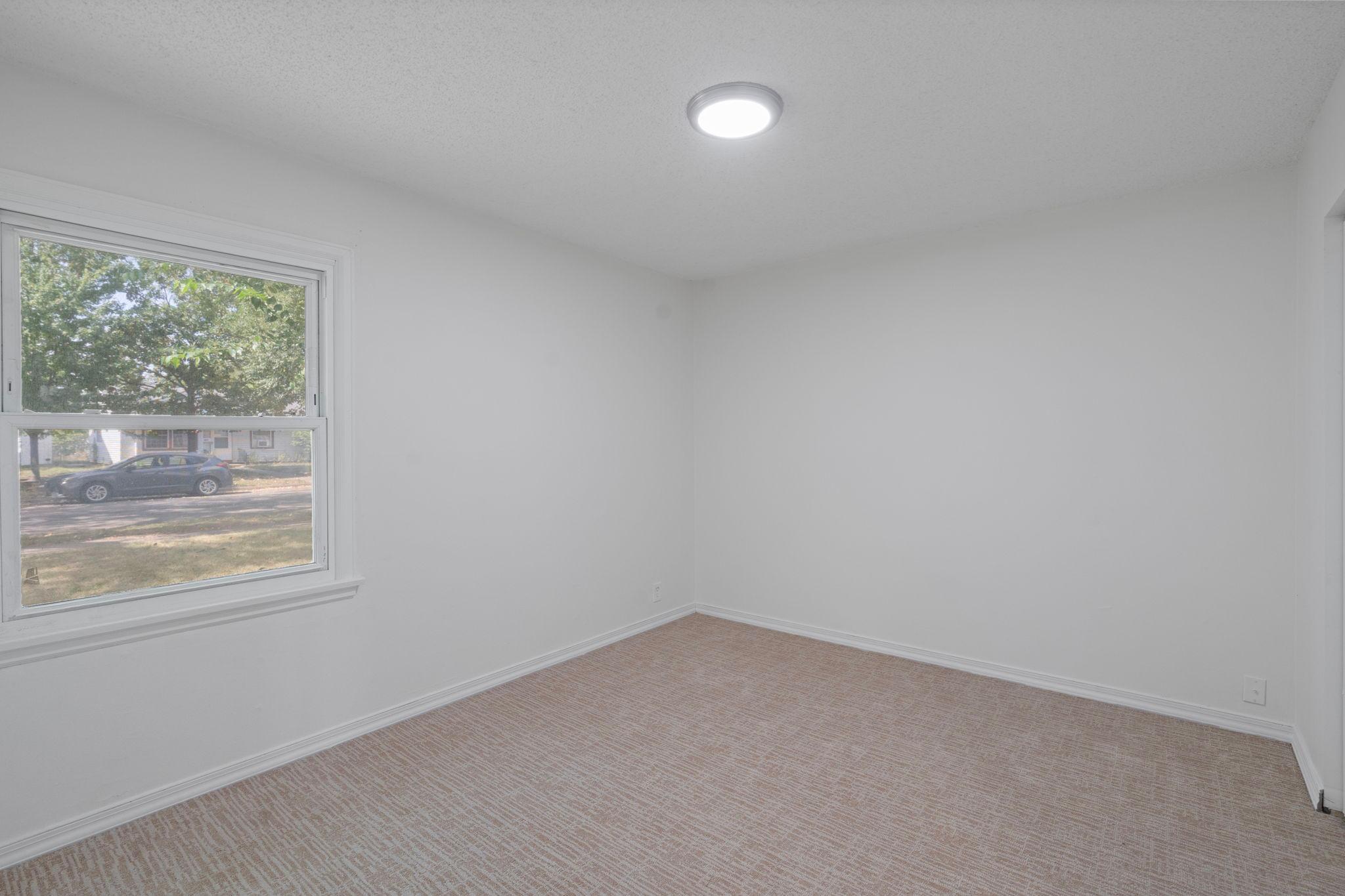 5226 Girard Avenue N Property Photo 21