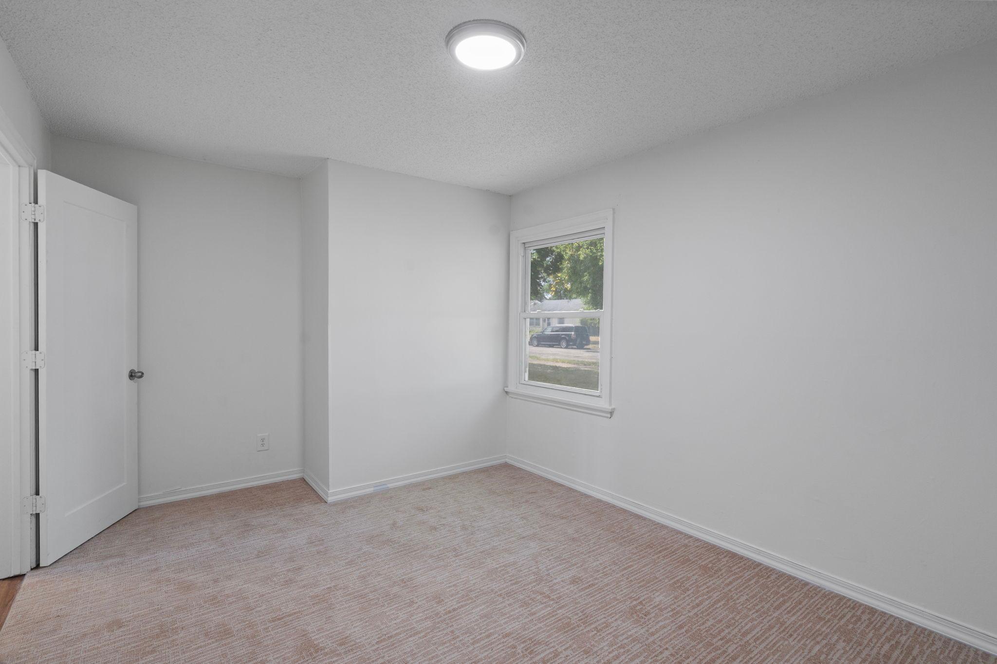 5226 Girard Avenue N Property Photo 23