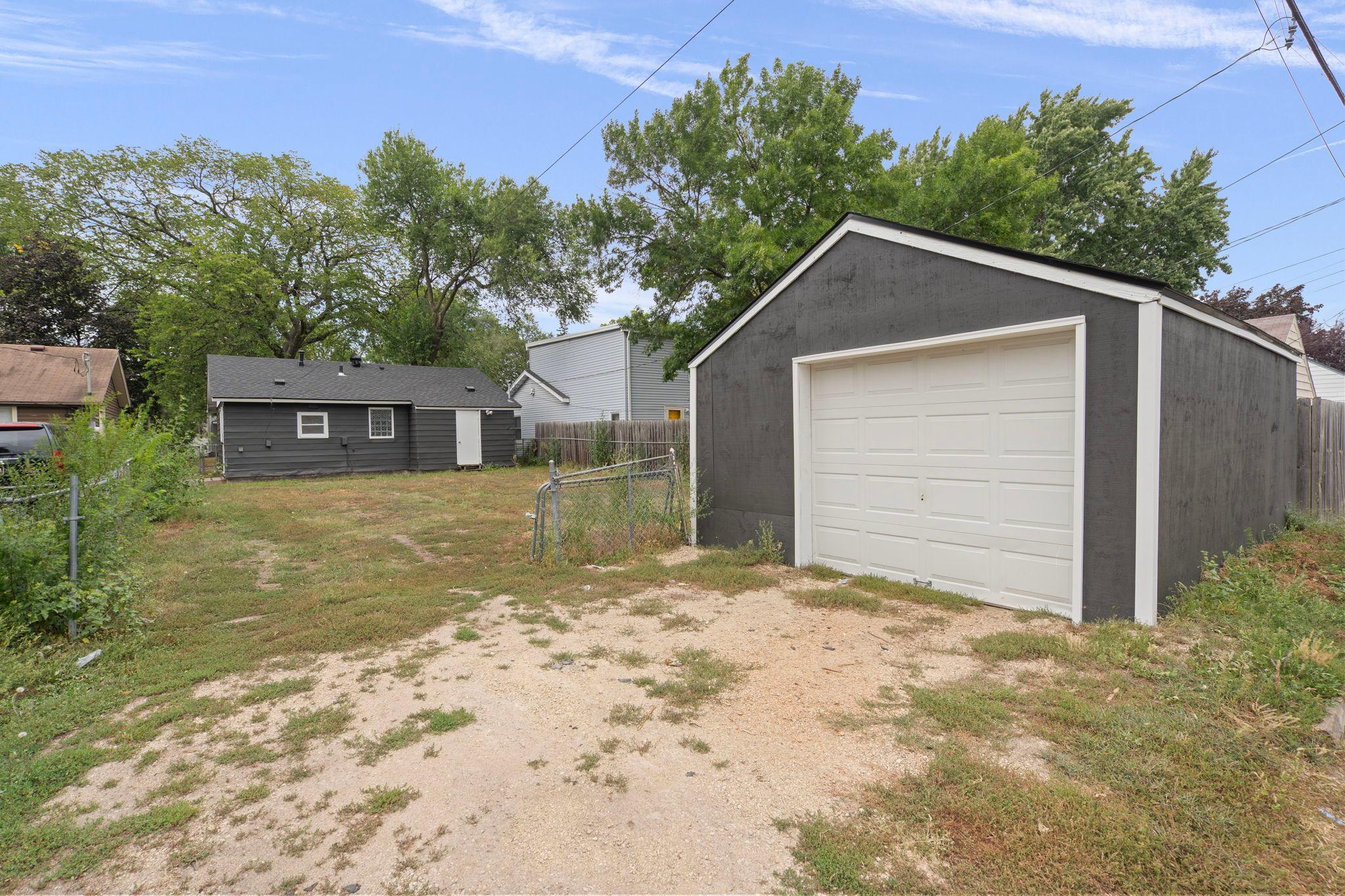 5226 Girard Avenue N Property Photo 24