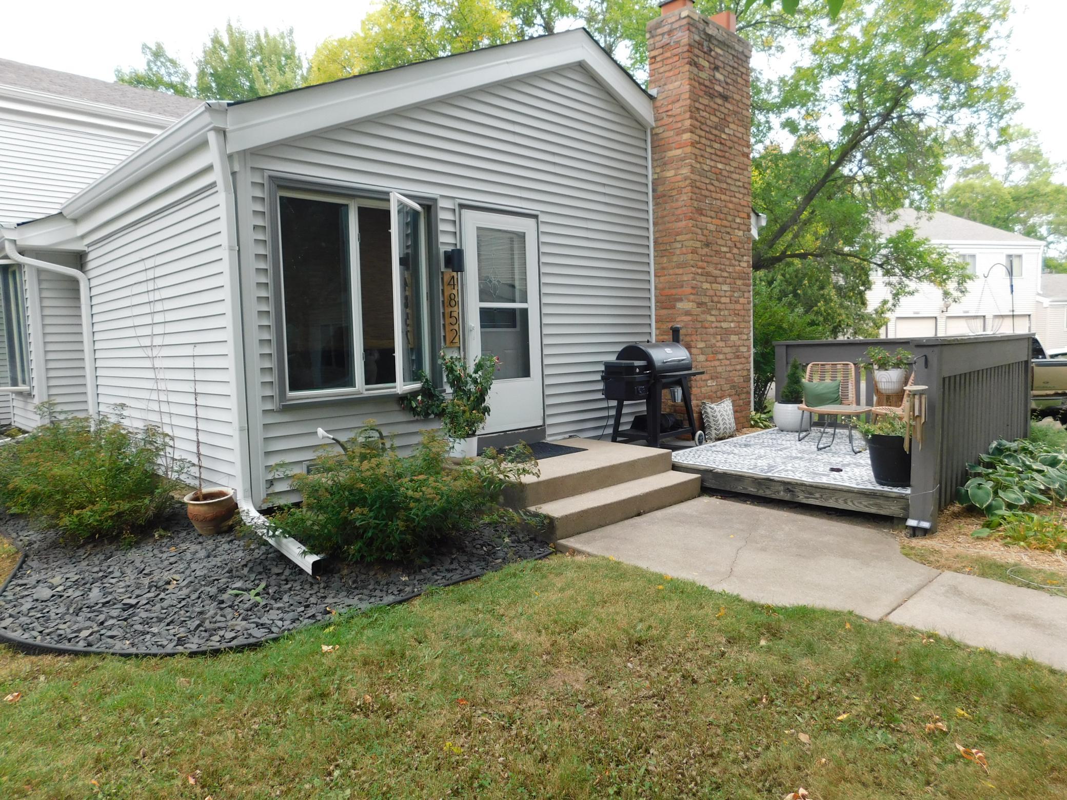 4852 Grenwich Trail N Property Photo 1