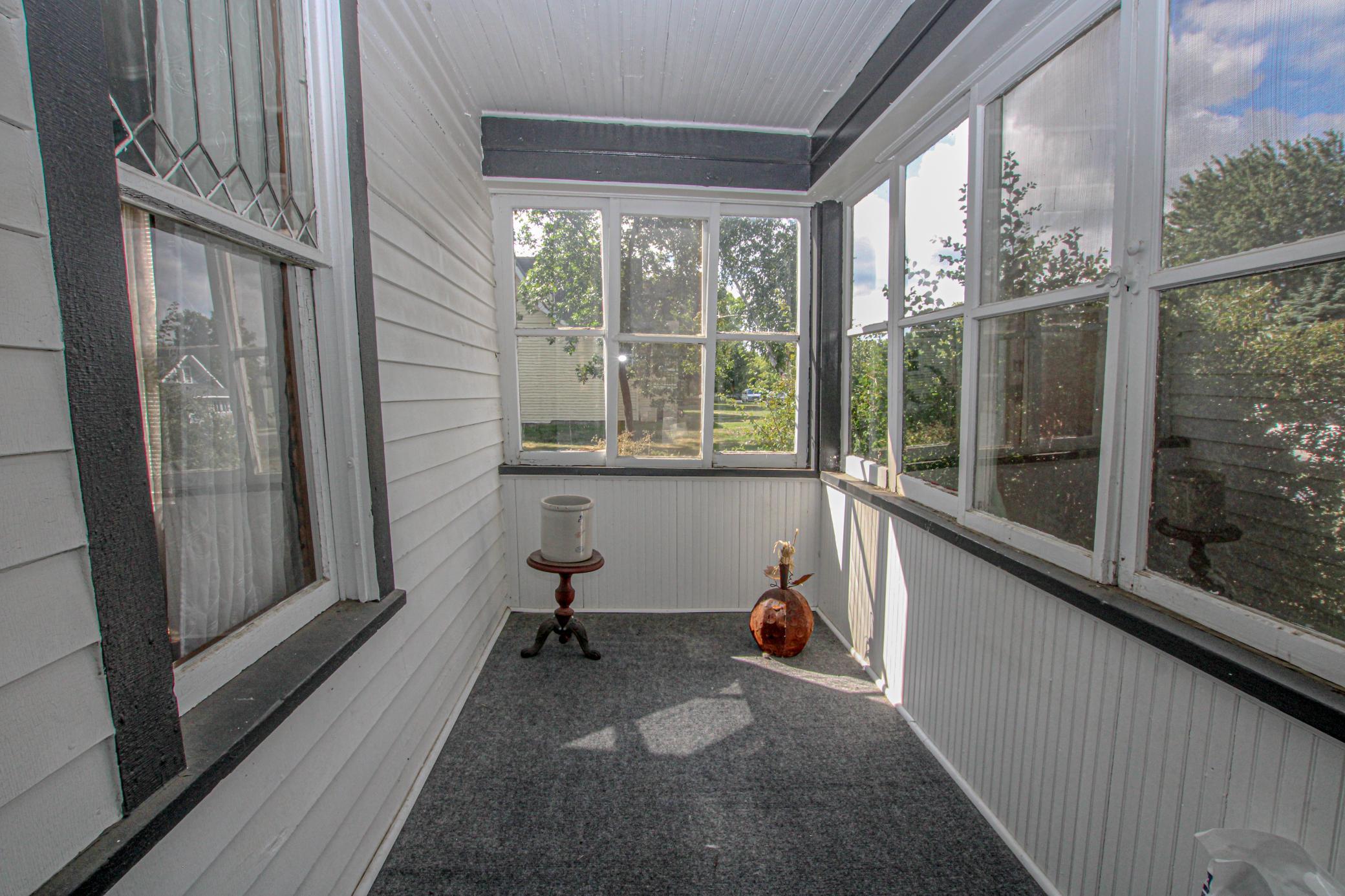 709 Pine Street S Property Photo 12
