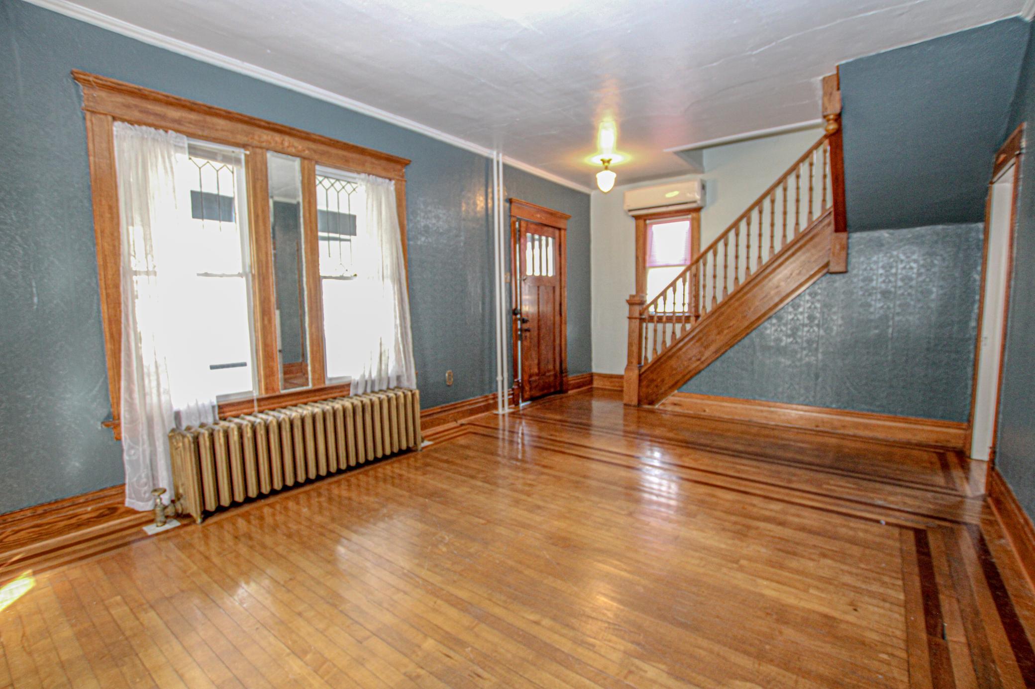 709 Pine Street S Property Photo 14