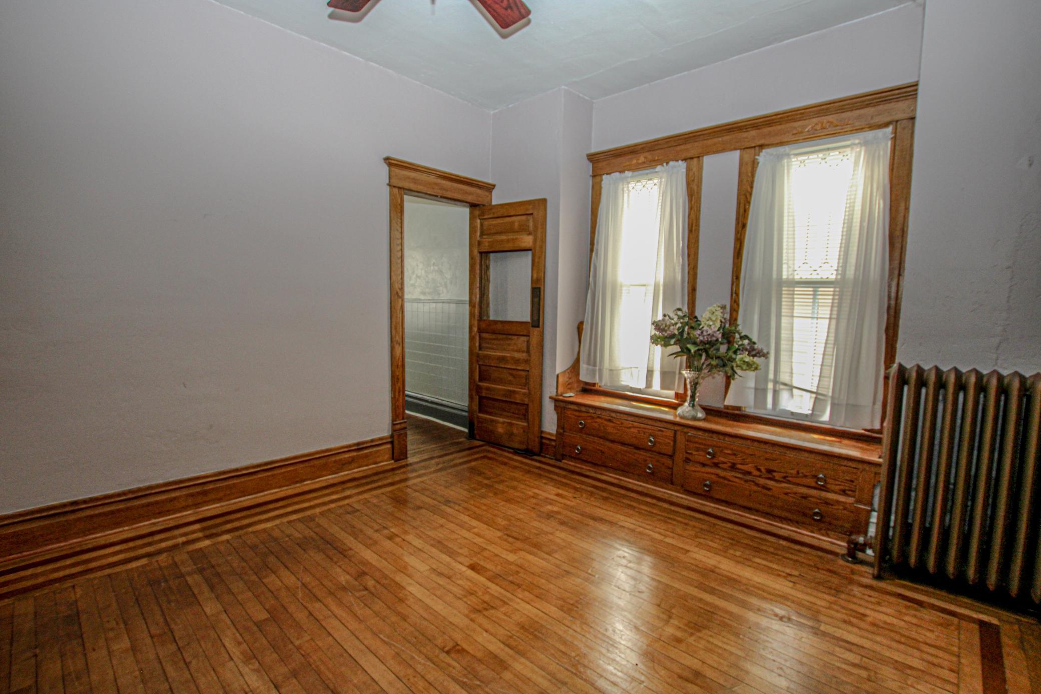 709 Pine Street S Property Photo 19