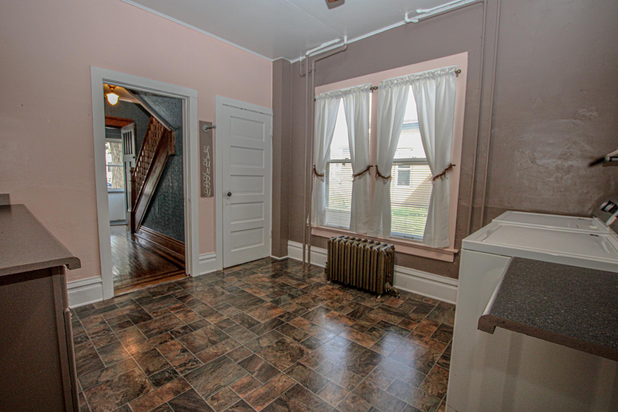 709 Pine Street S Property Photo 23