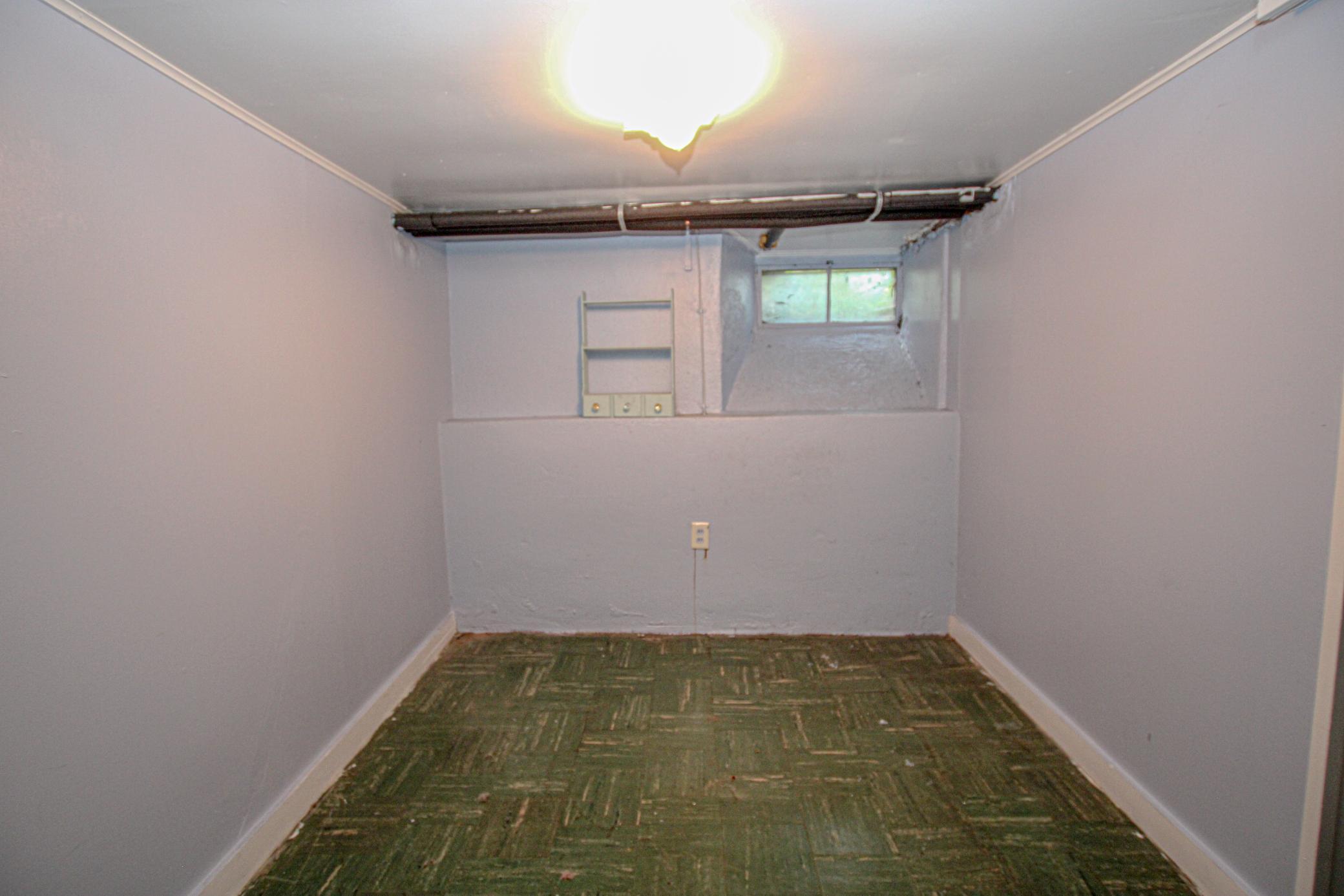 709 Pine Street S Property Photo 54