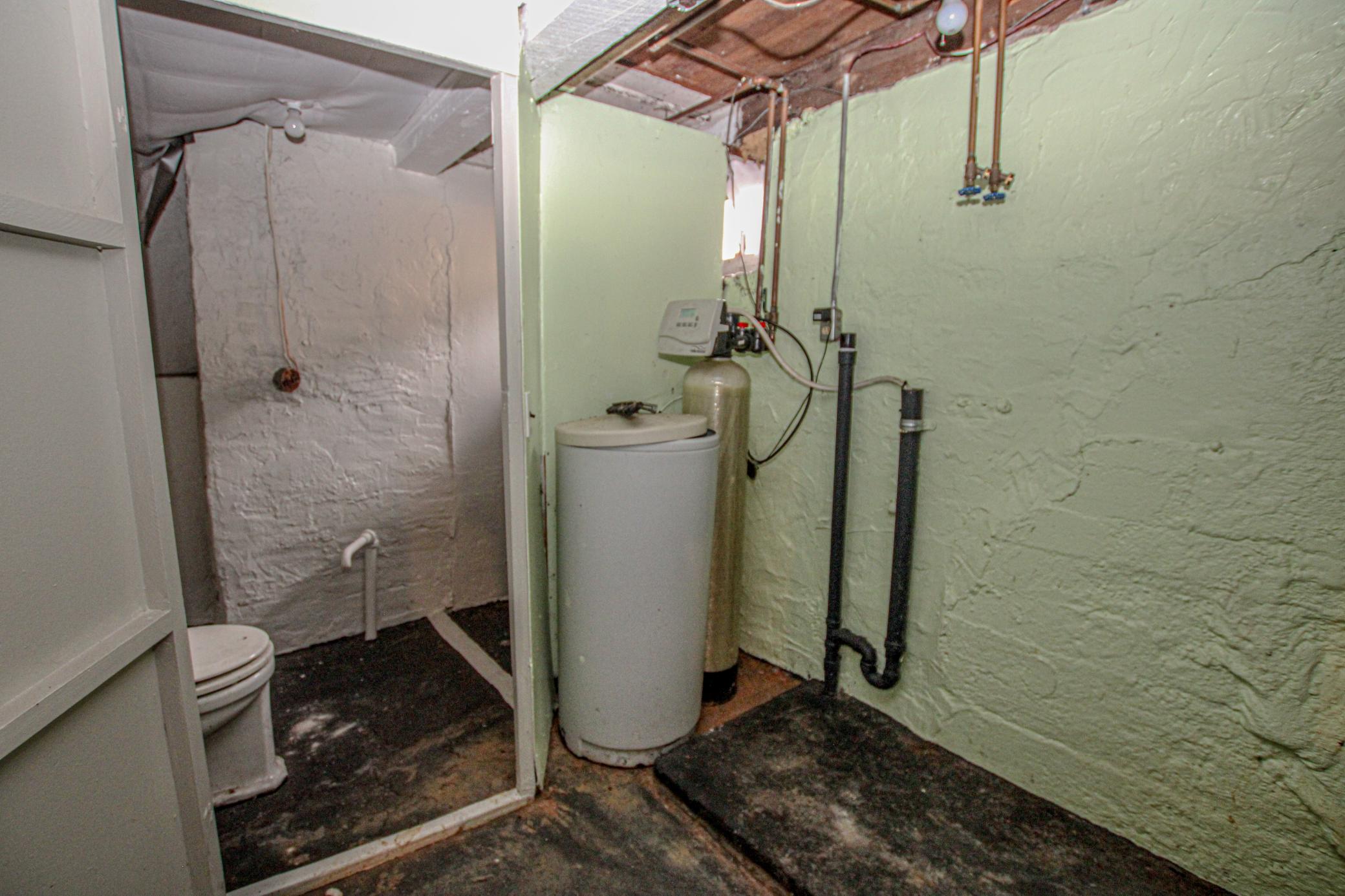 709 Pine Street S Property Photo 59