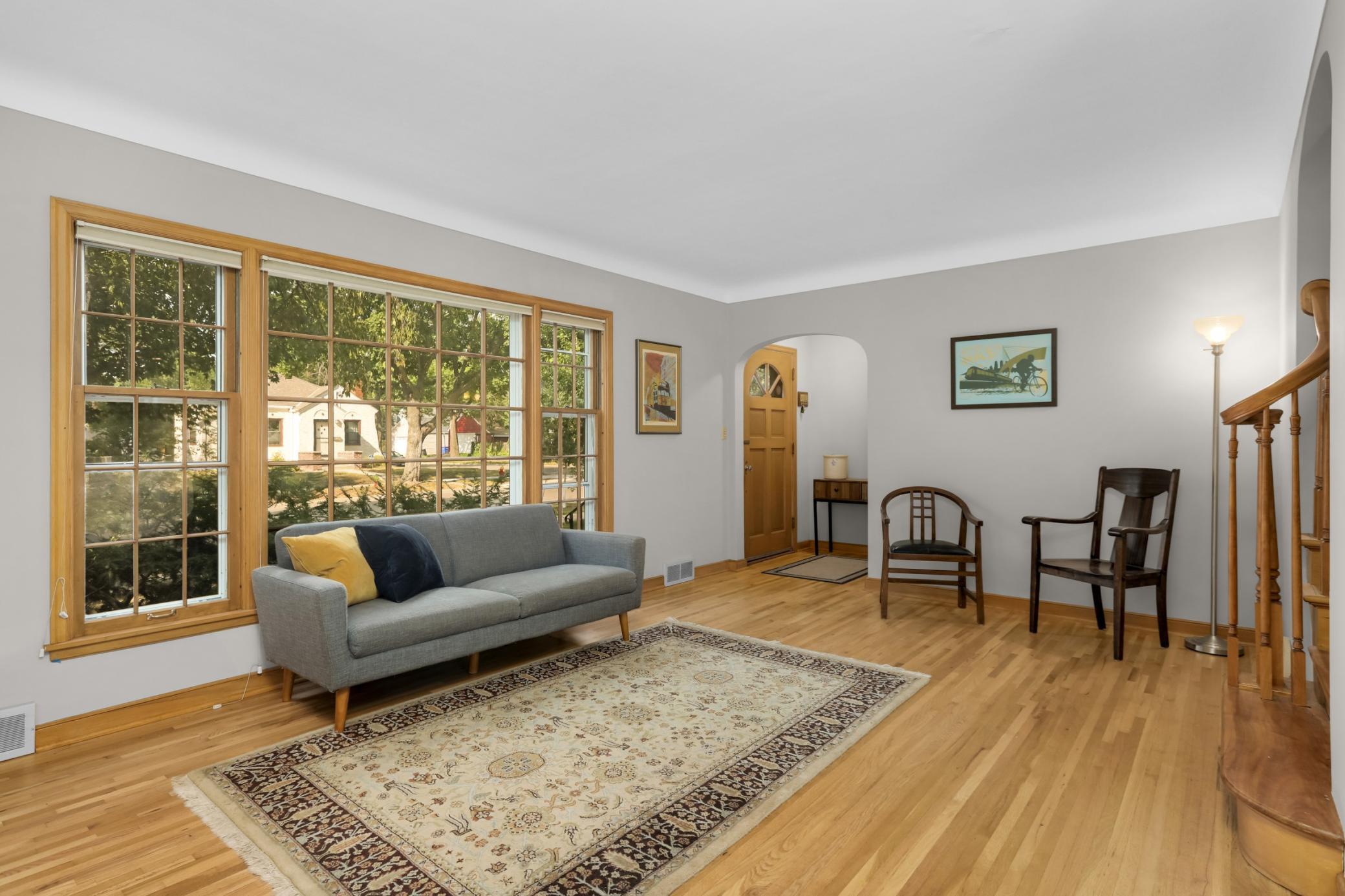 2126 Scheffer Avenue Property Photo 3