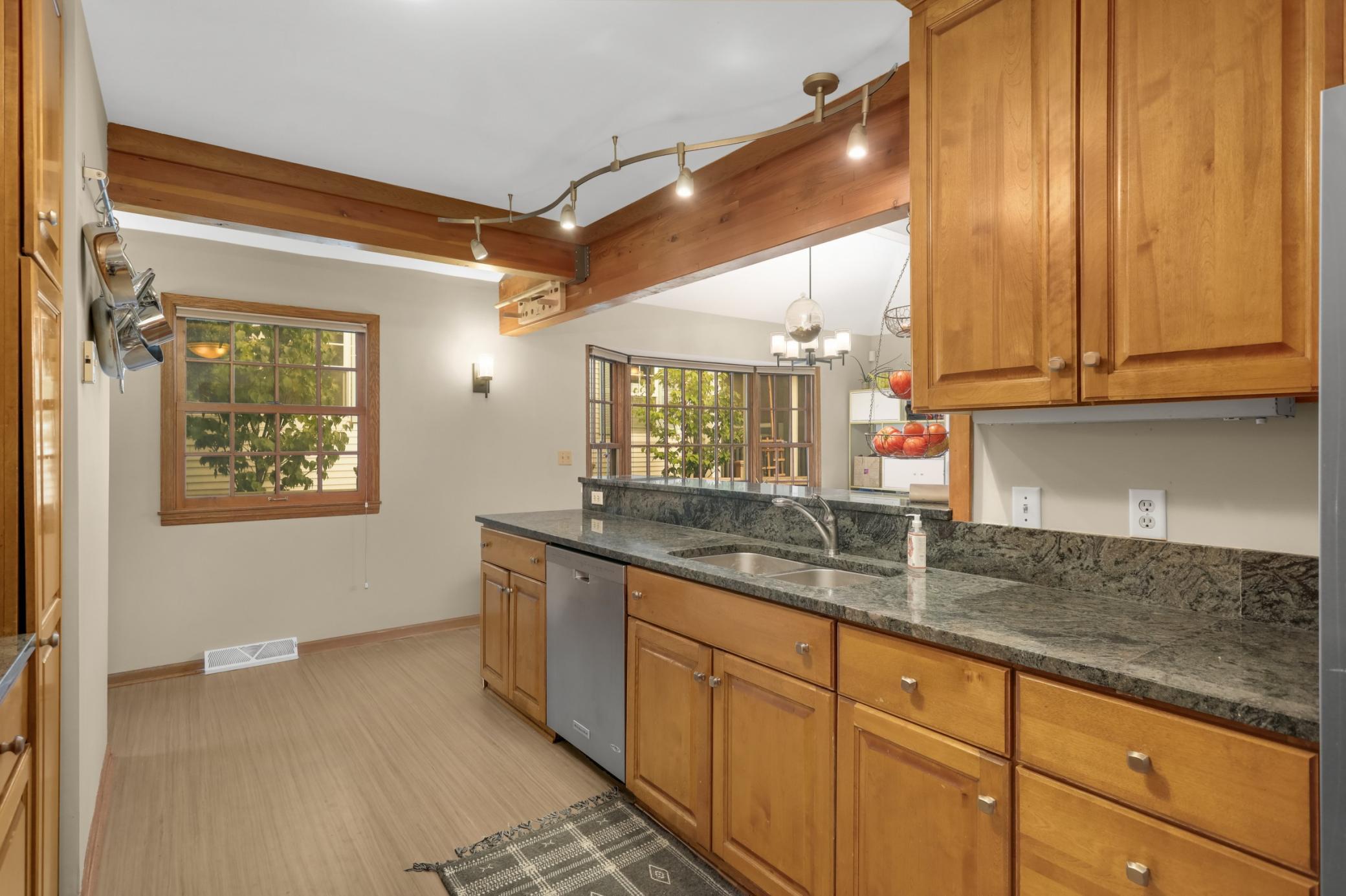 2126 Scheffer Avenue Property Photo 10