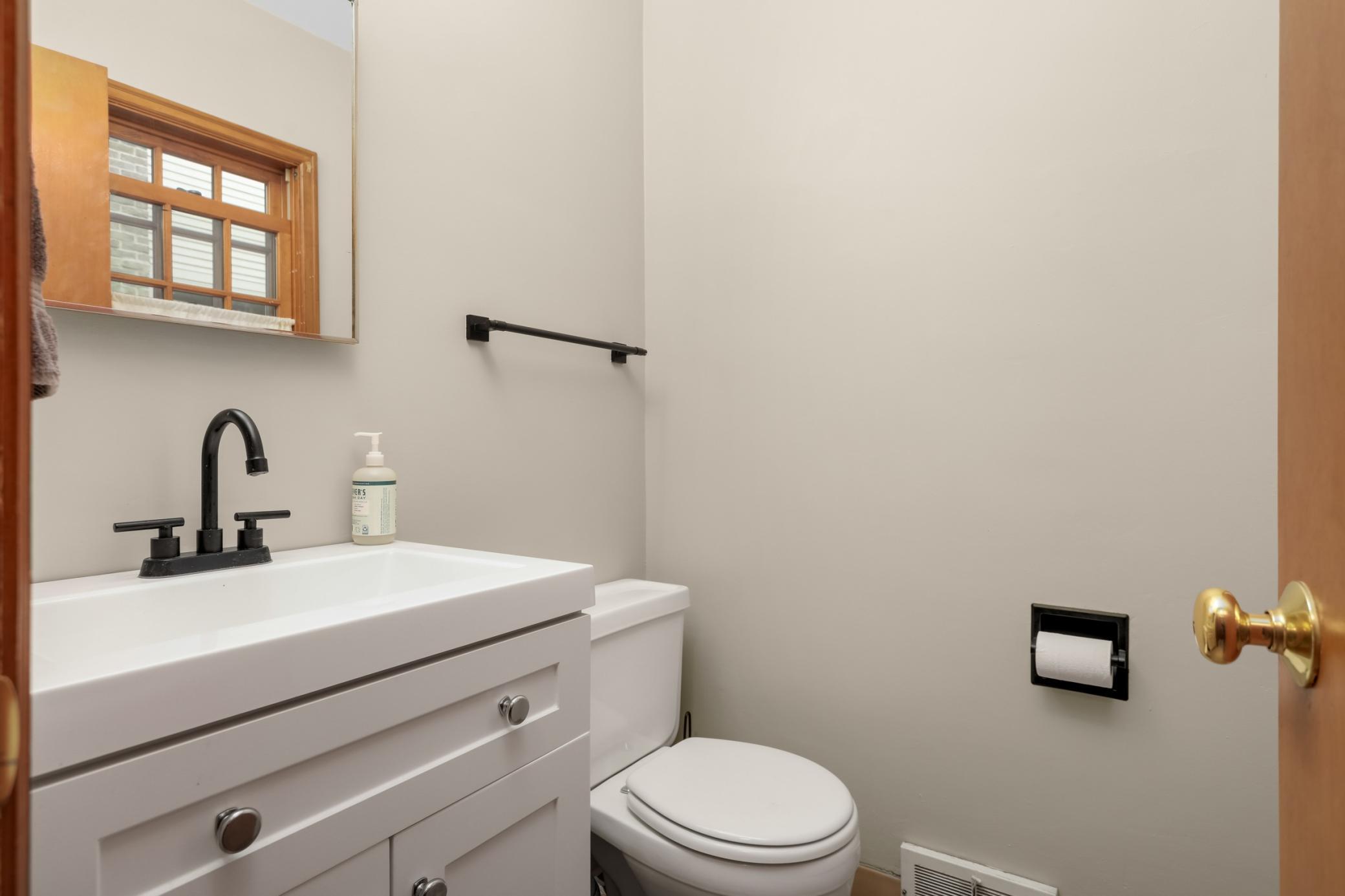 2126 Scheffer Avenue Property Photo 17