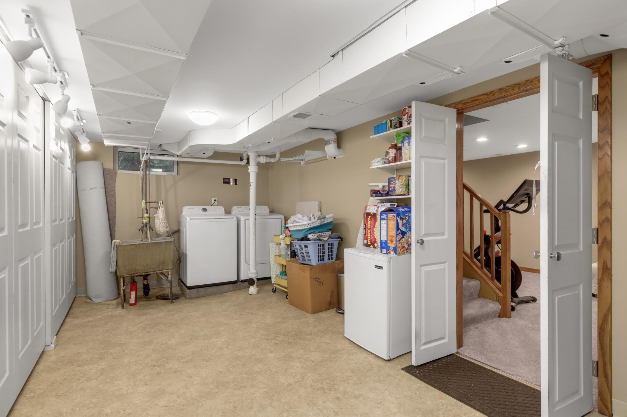 2126 Scheffer Avenue Property Photo 24