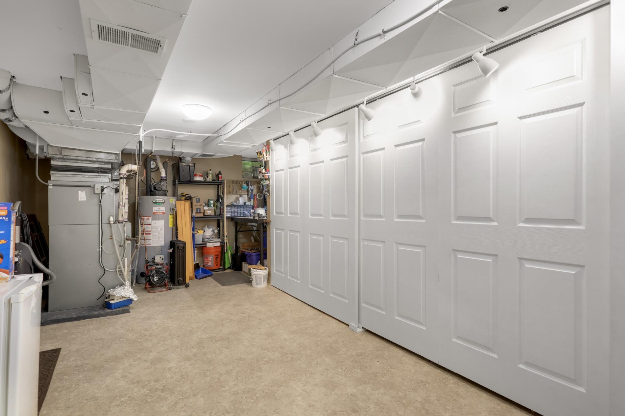 2126 Scheffer Avenue Property Photo 25