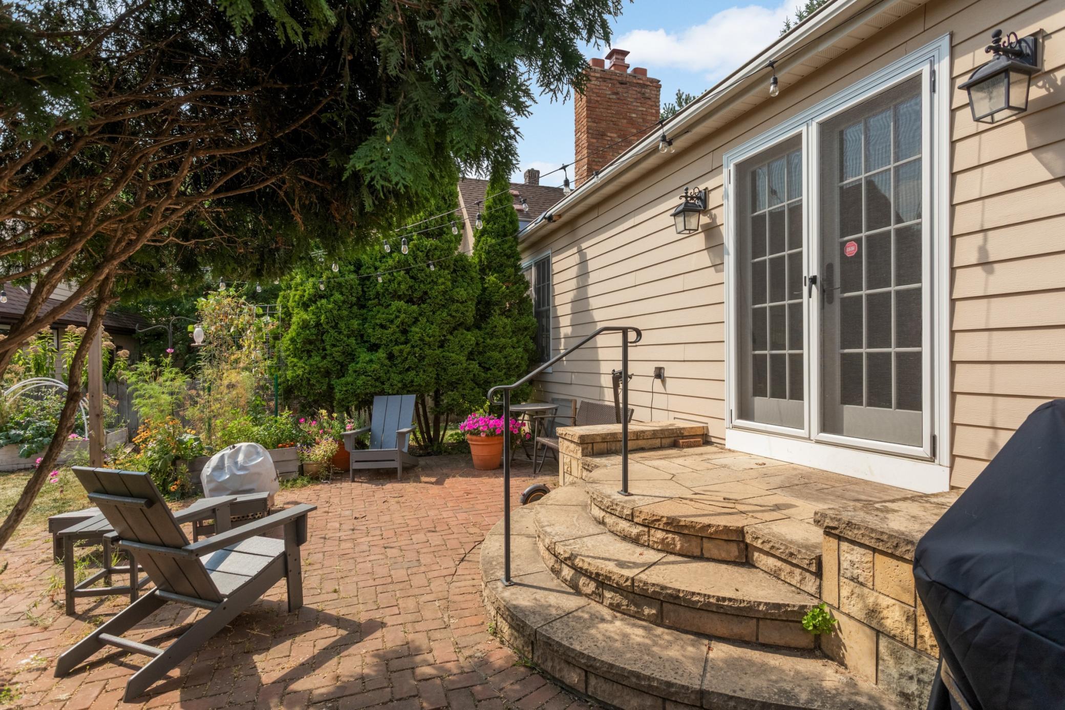 2126 Scheffer Avenue Property Photo 27
