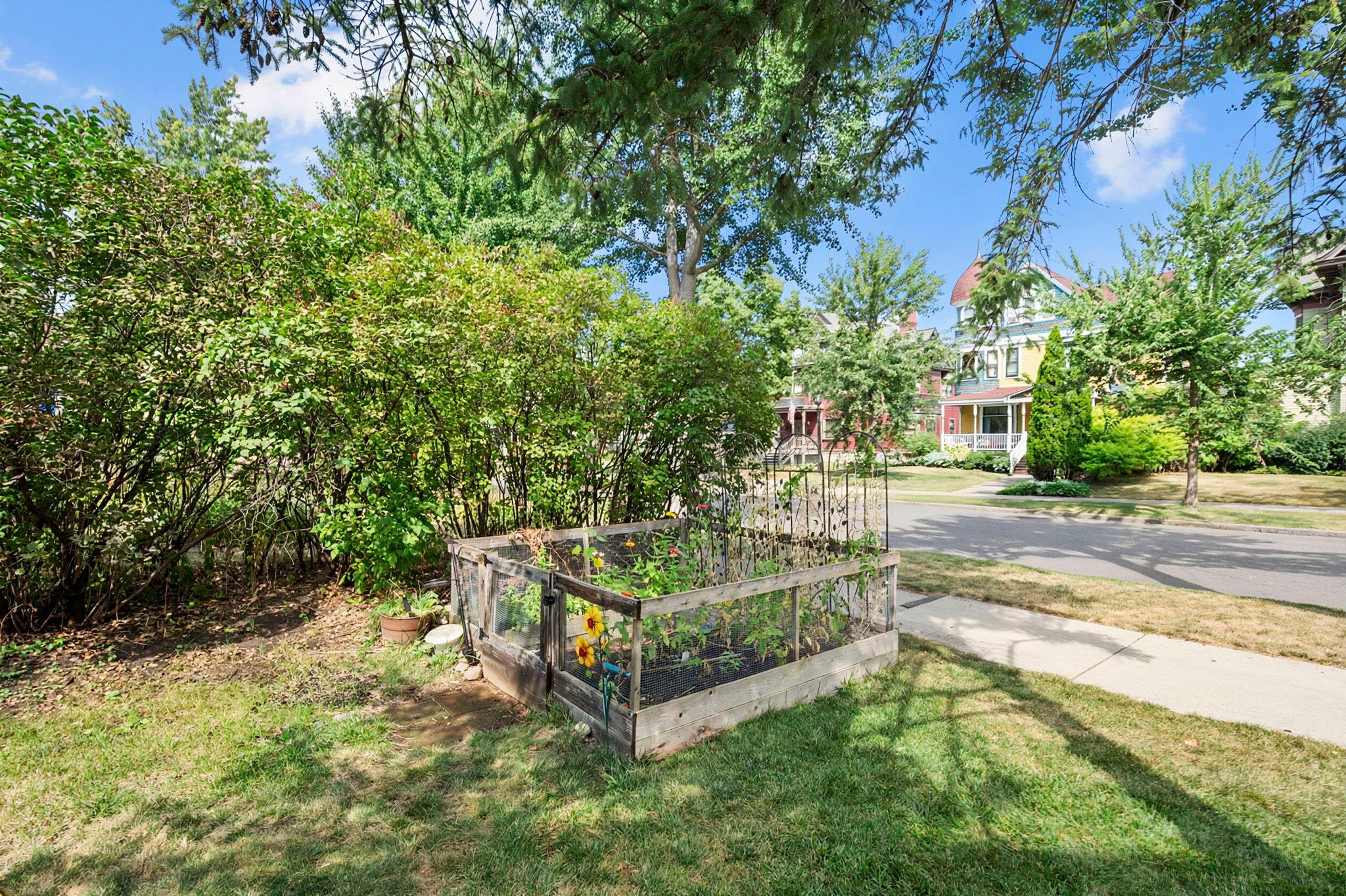 235 Kent Street Property Photo 39
