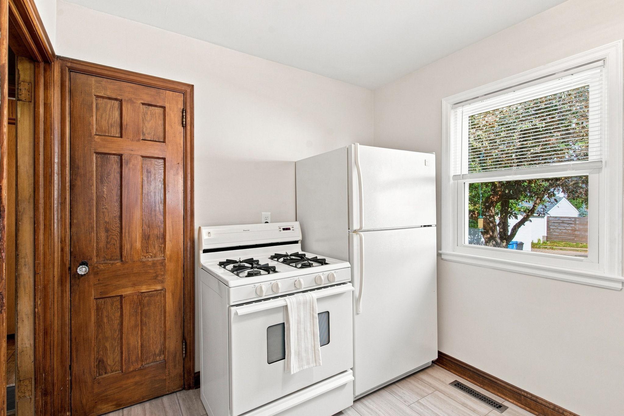 3251 Taylor Street Ne Property Photo 10