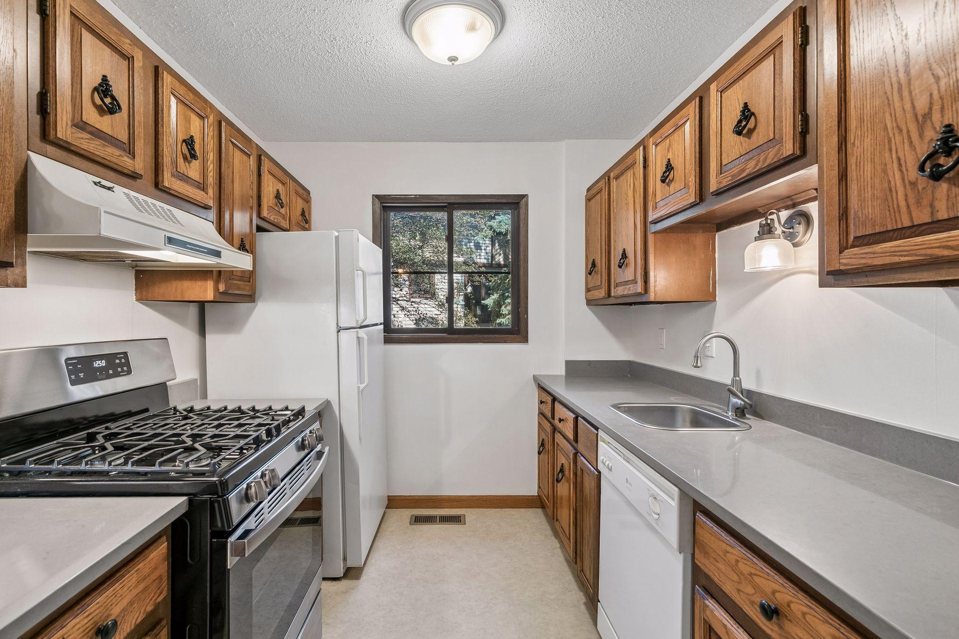 13748 Heather Hills Drive Property Photo 3