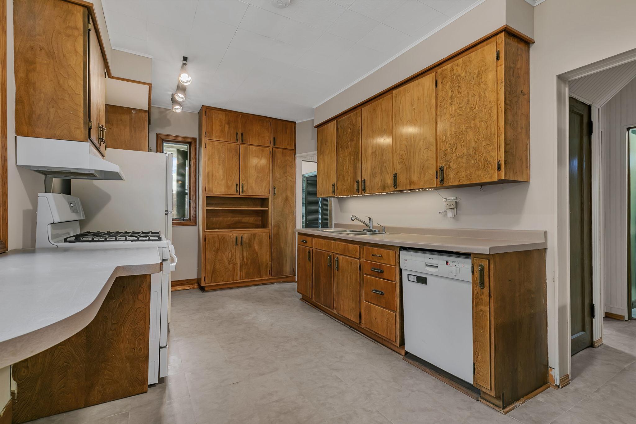 555 2nd Avenue Nw Property Photo 17