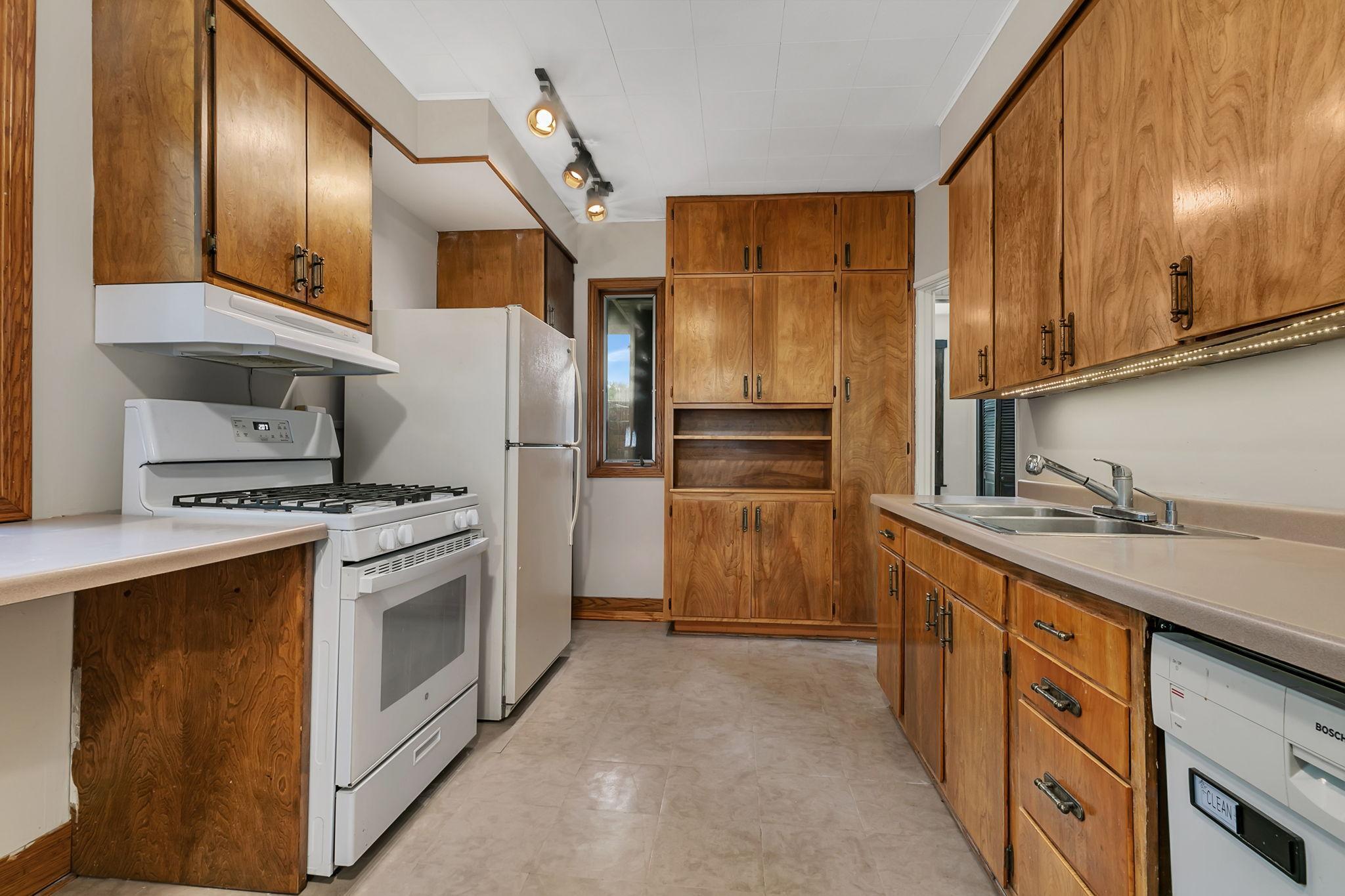 555 2nd Avenue Nw Property Photo 18