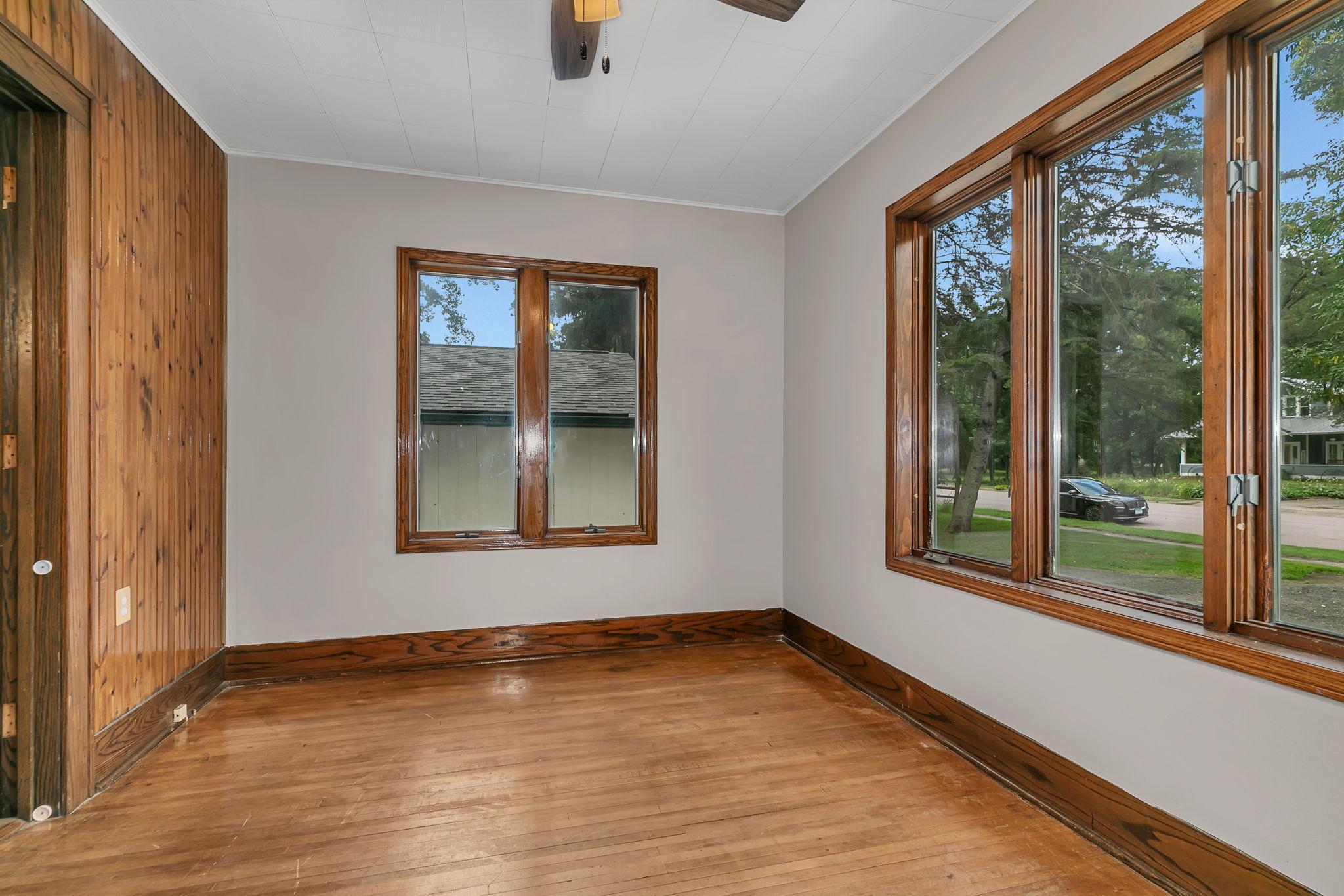 555 2nd Avenue Nw Property Photo 23