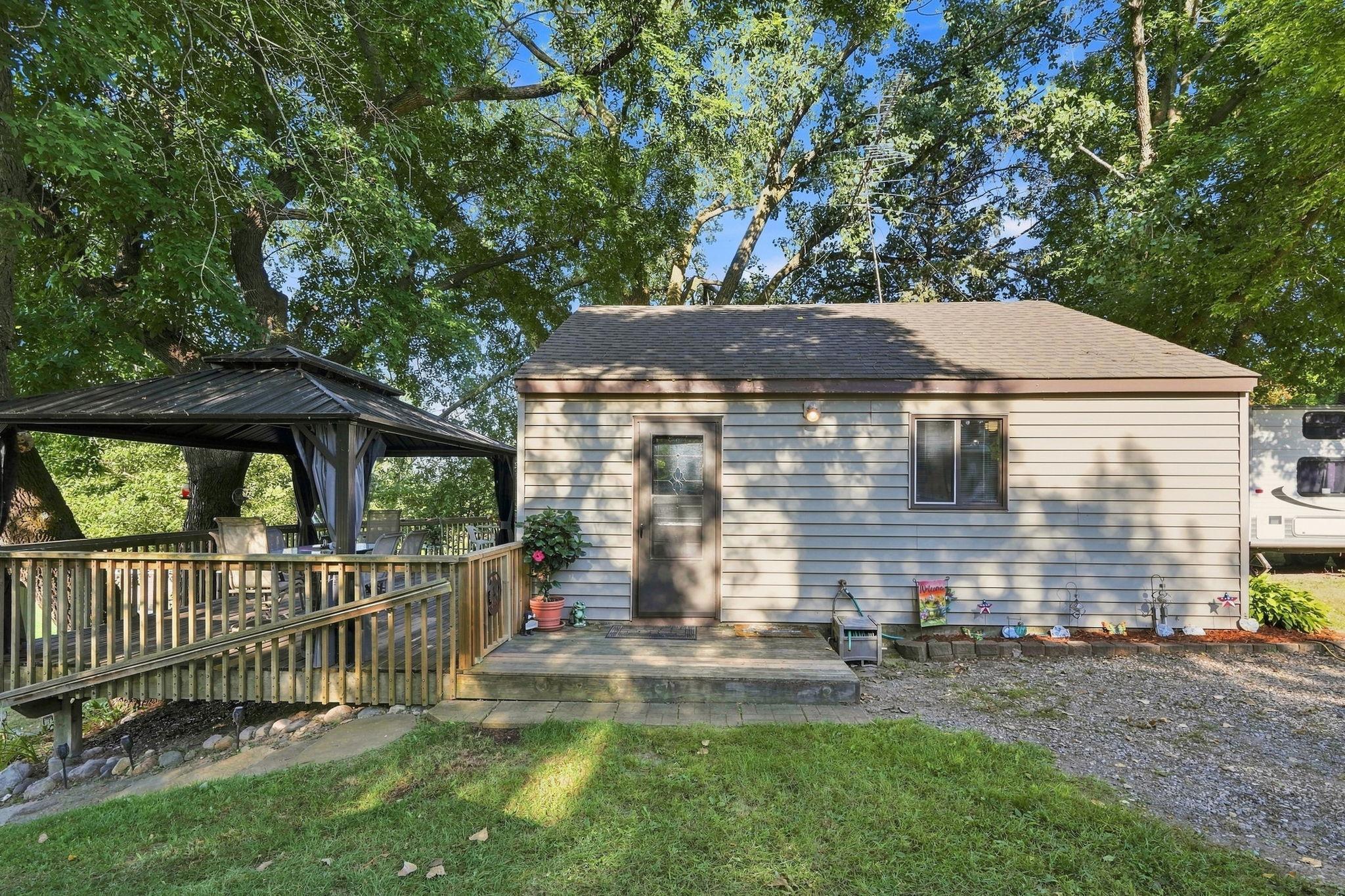 1875 Grant Avenue Nw Property Photo 3
