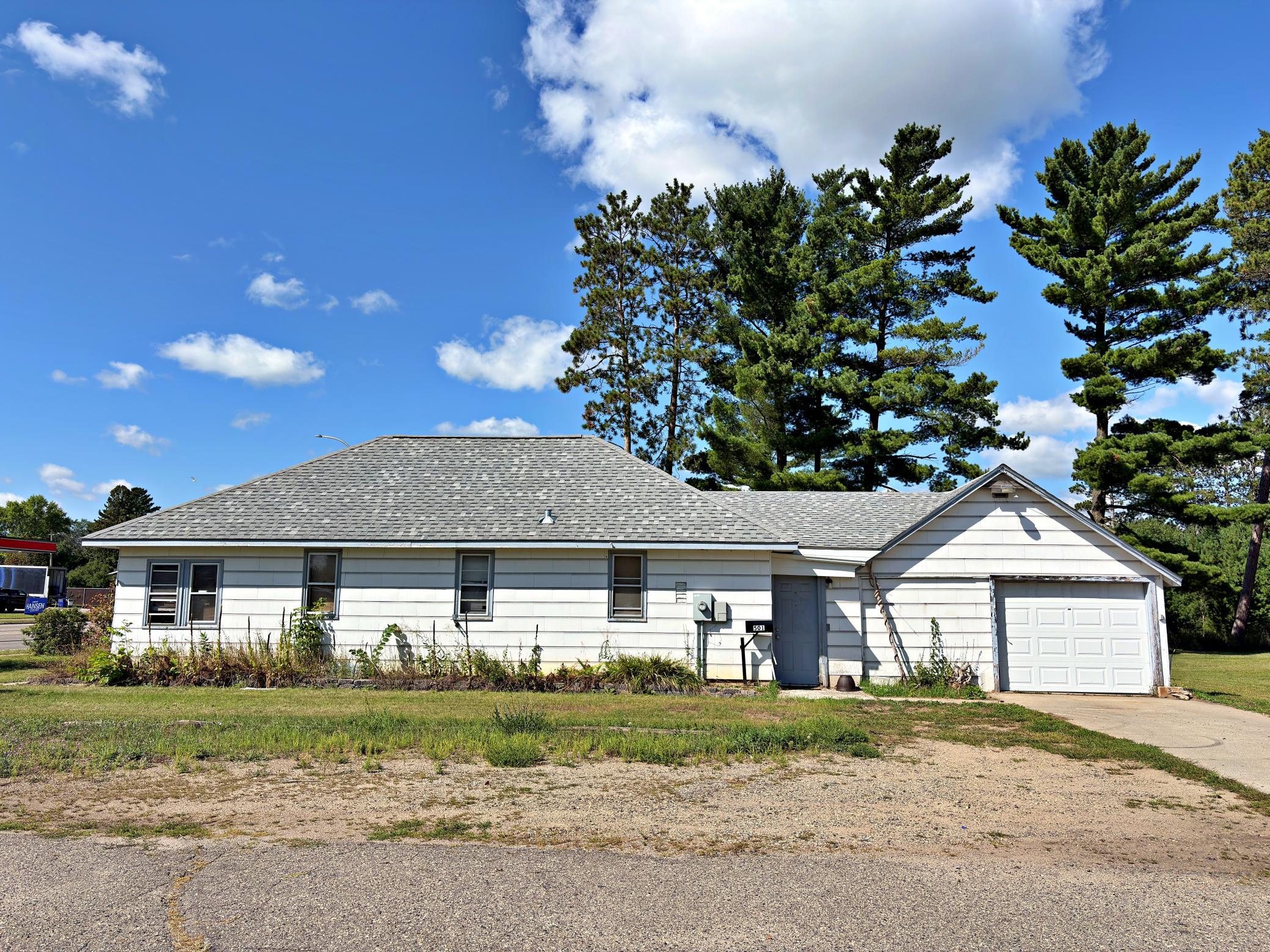 409 1st Street W Property Photo 7