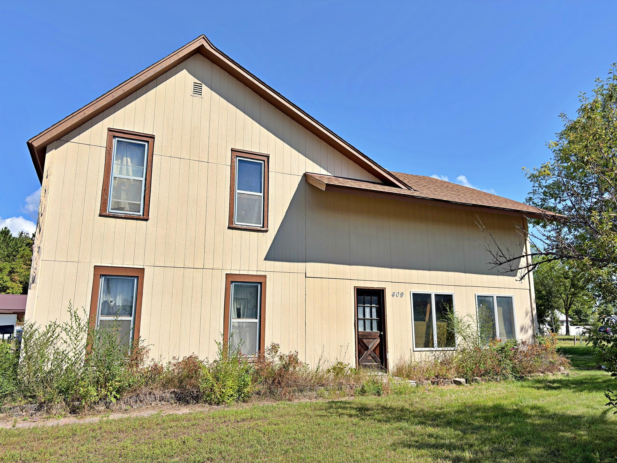 409 1st Street W Property Photo 8