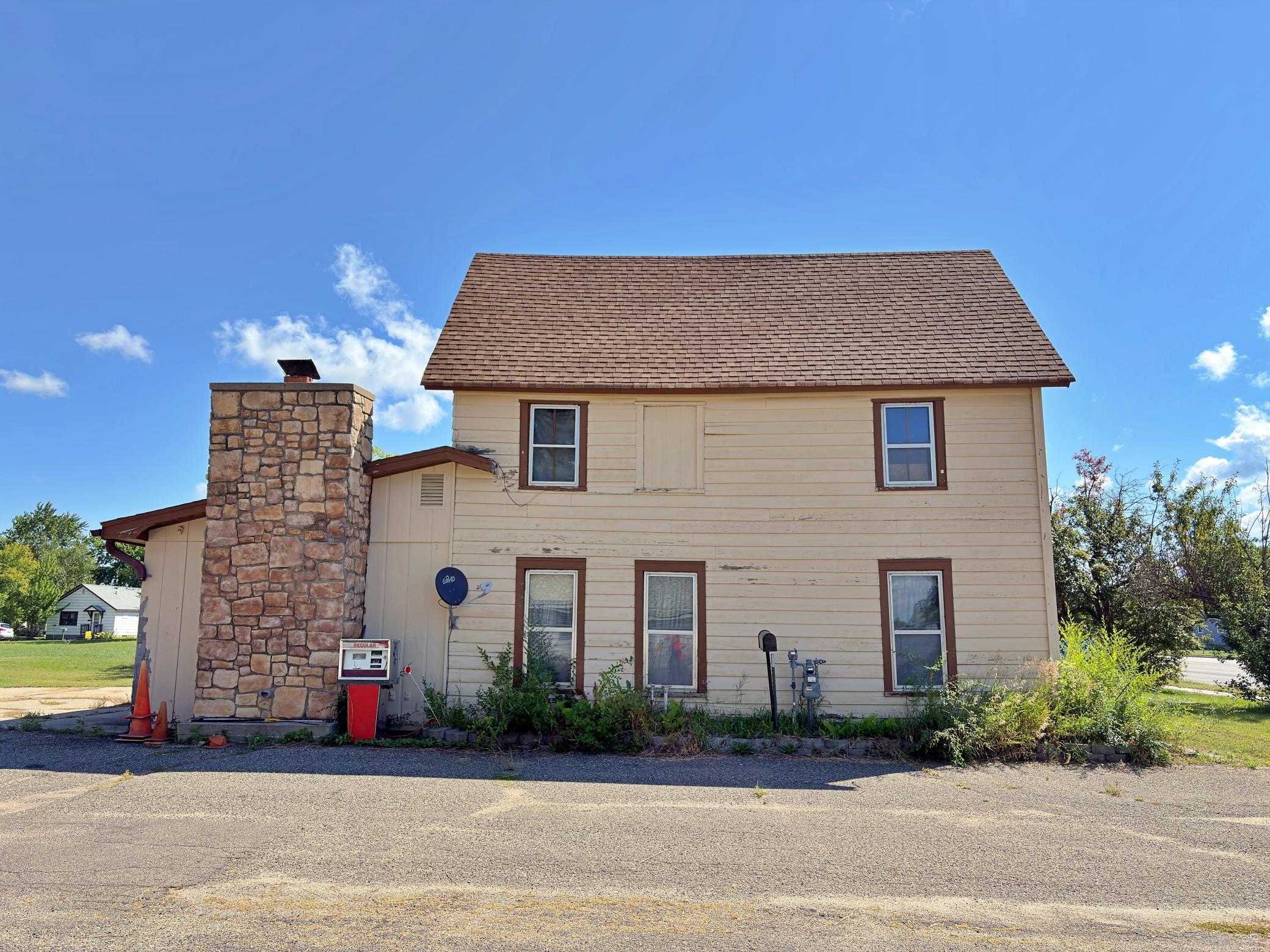 409 1st Street W Property Photo 9