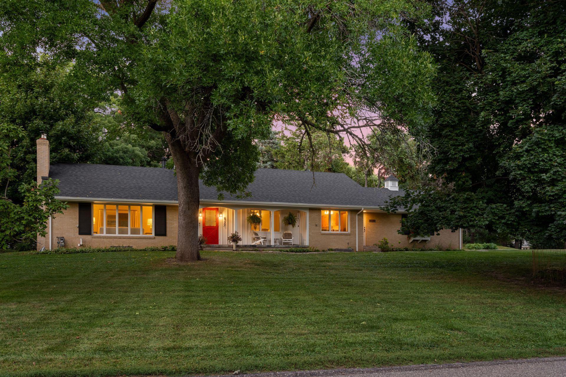 4730 Fairhills Road E Property Photo 1