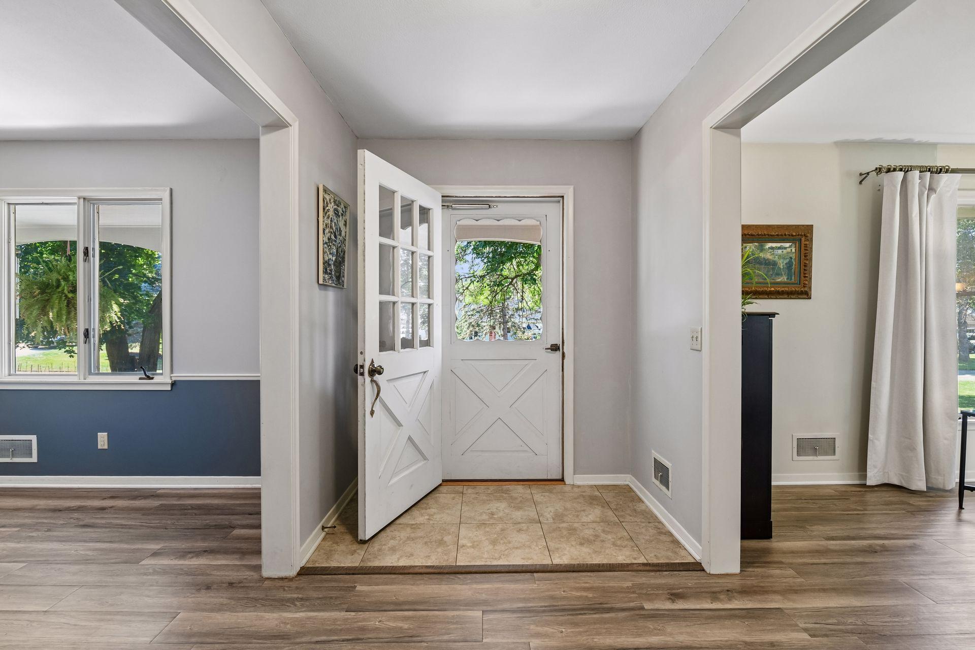 4730 Fairhills Road E Property Photo 3