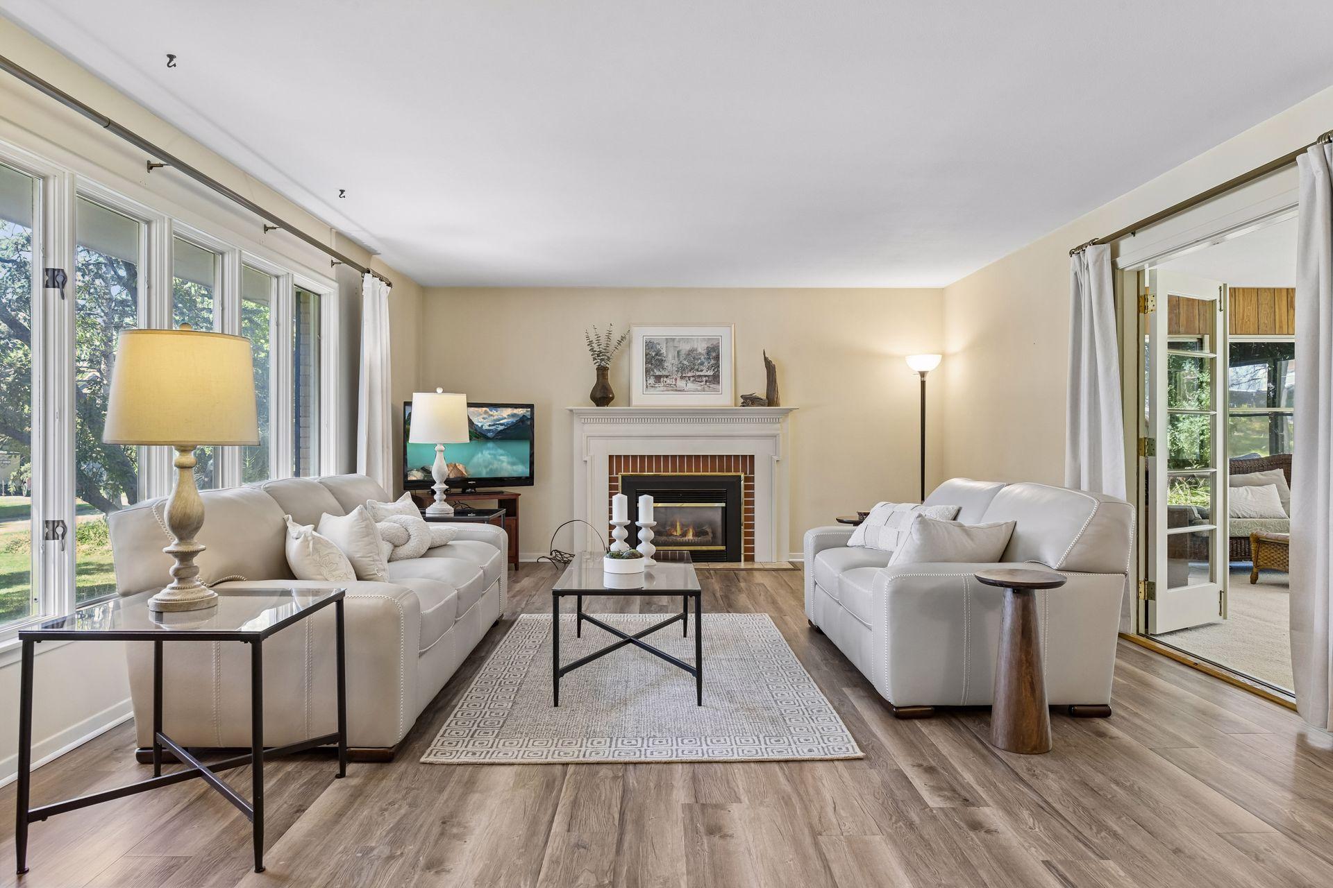 4730 Fairhills Road E Property Photo 4