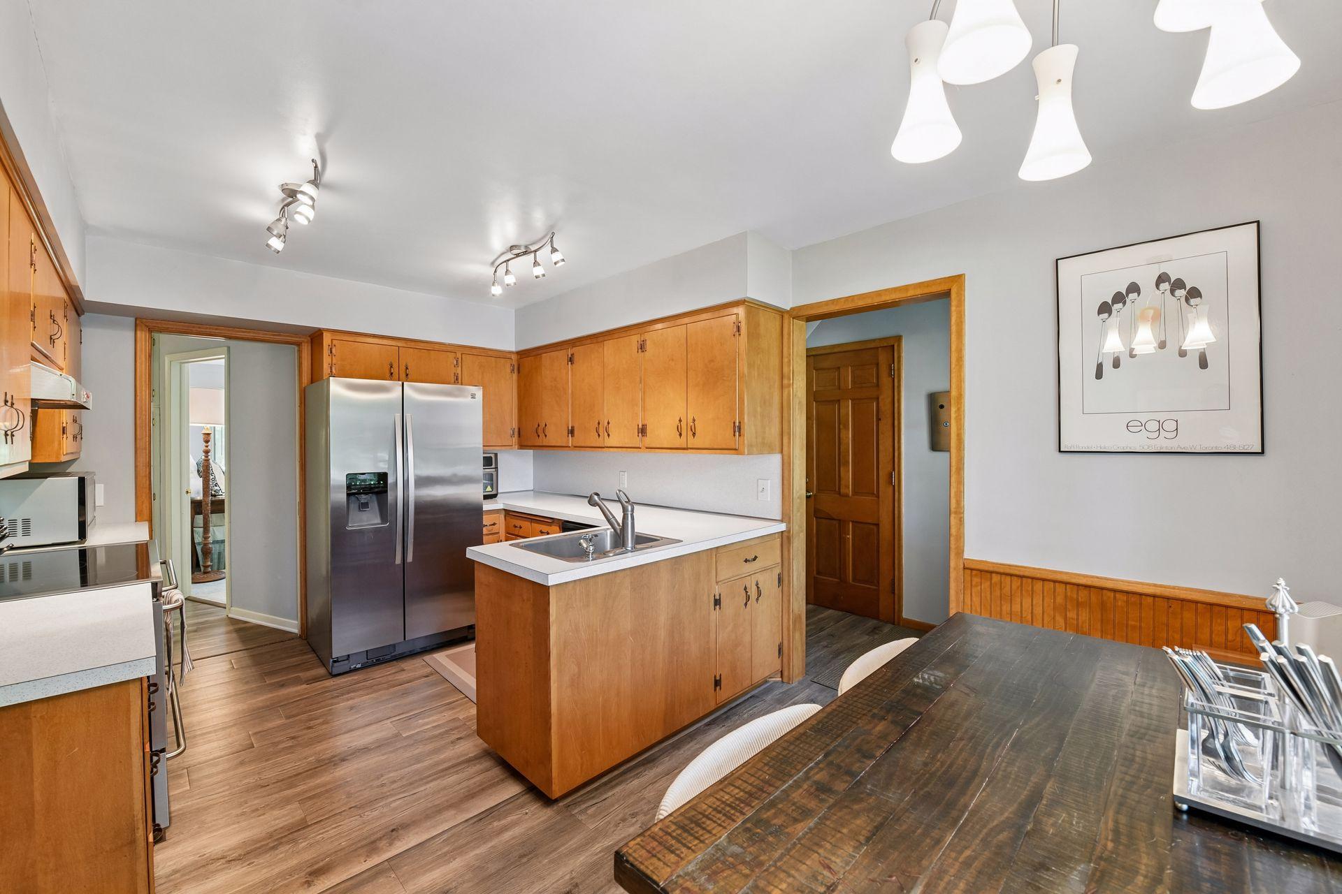 4730 Fairhills Road E Property Photo 7