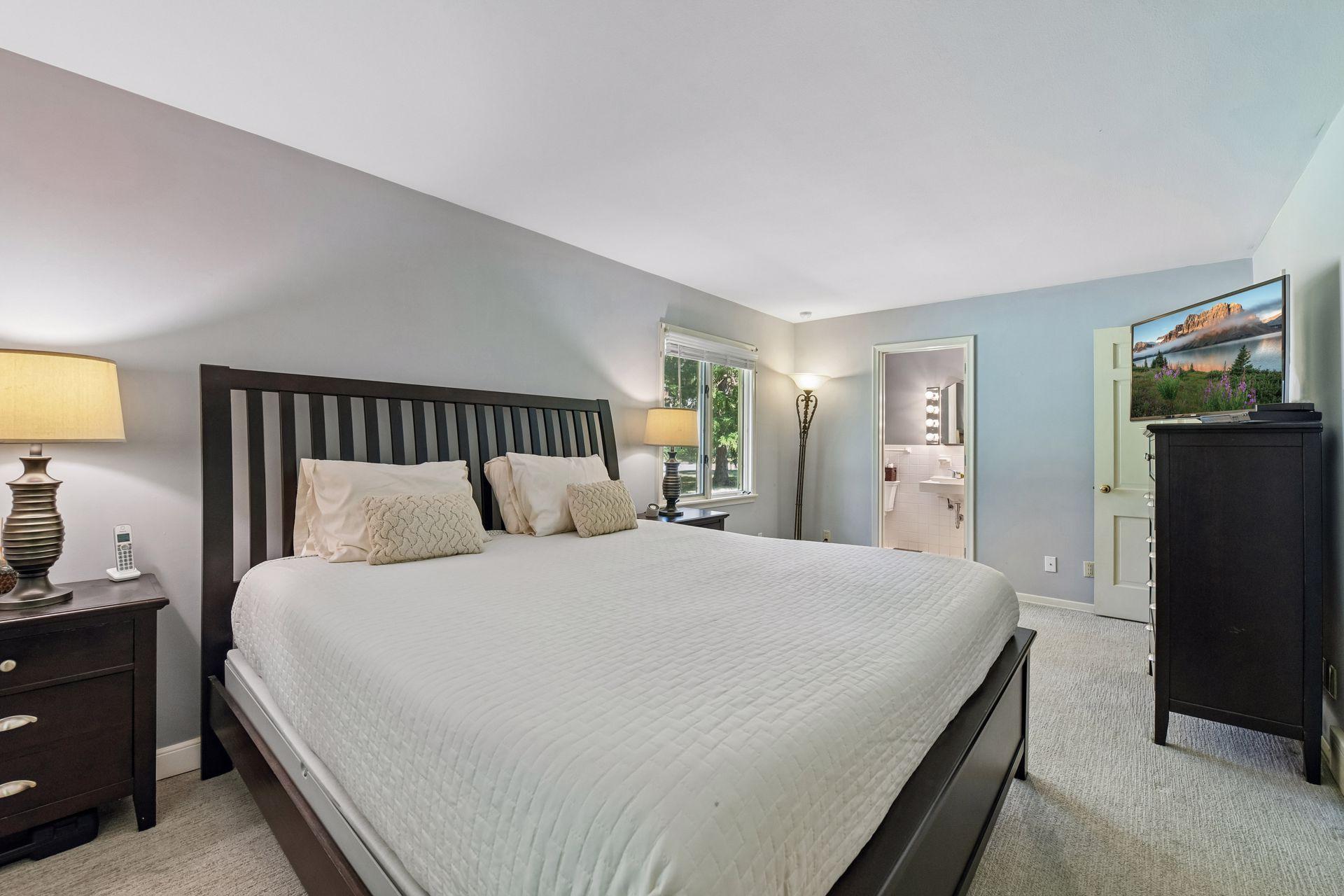 4730 Fairhills Road E Property Photo 11
