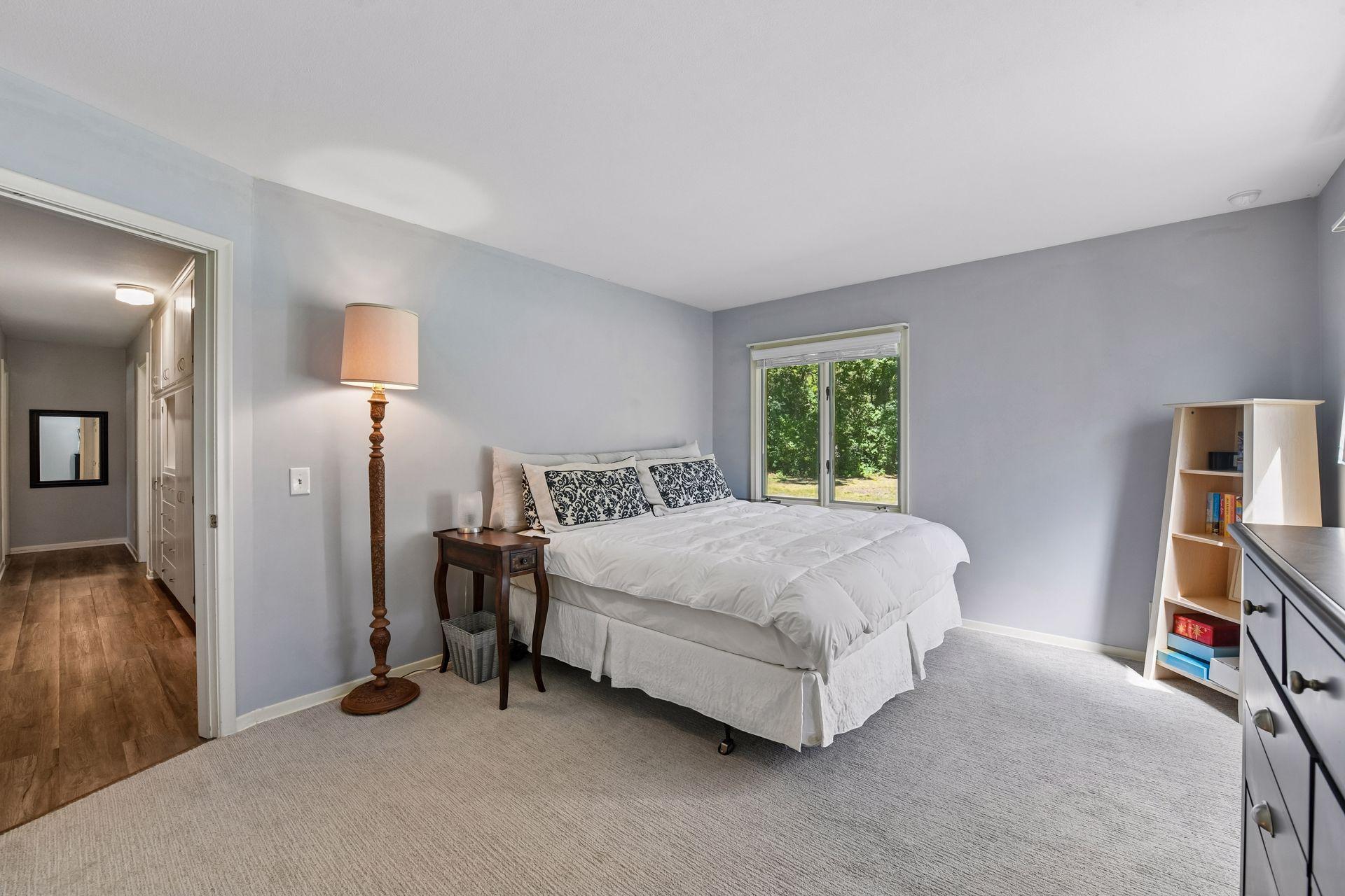 4730 Fairhills Road E Property Photo 14
