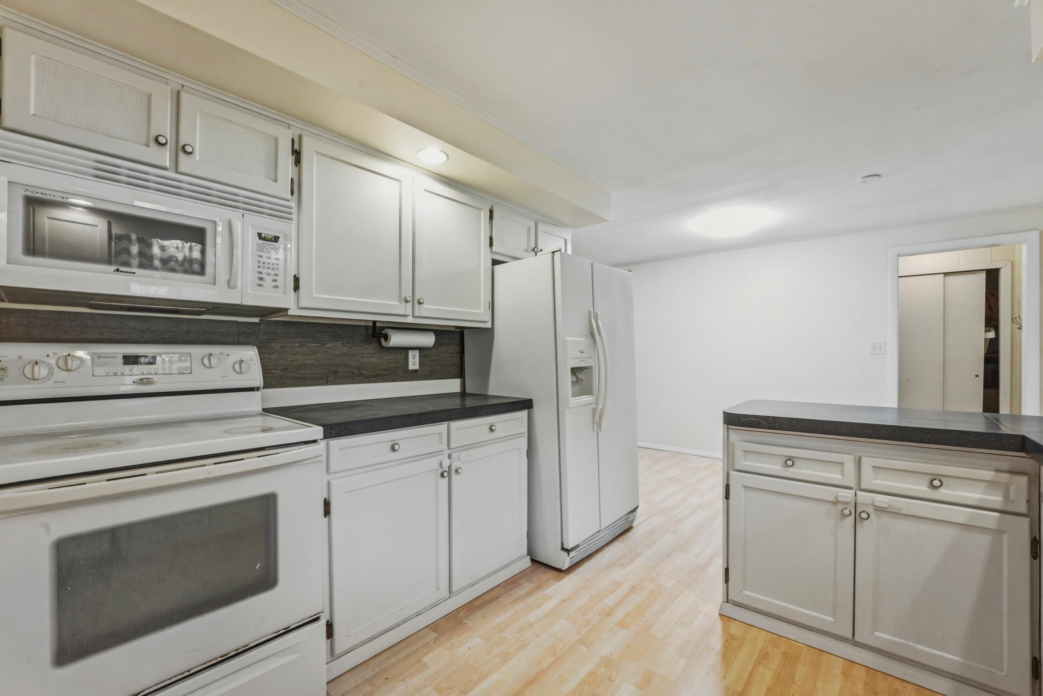 1006 Elmhill Drive Property Photo 5