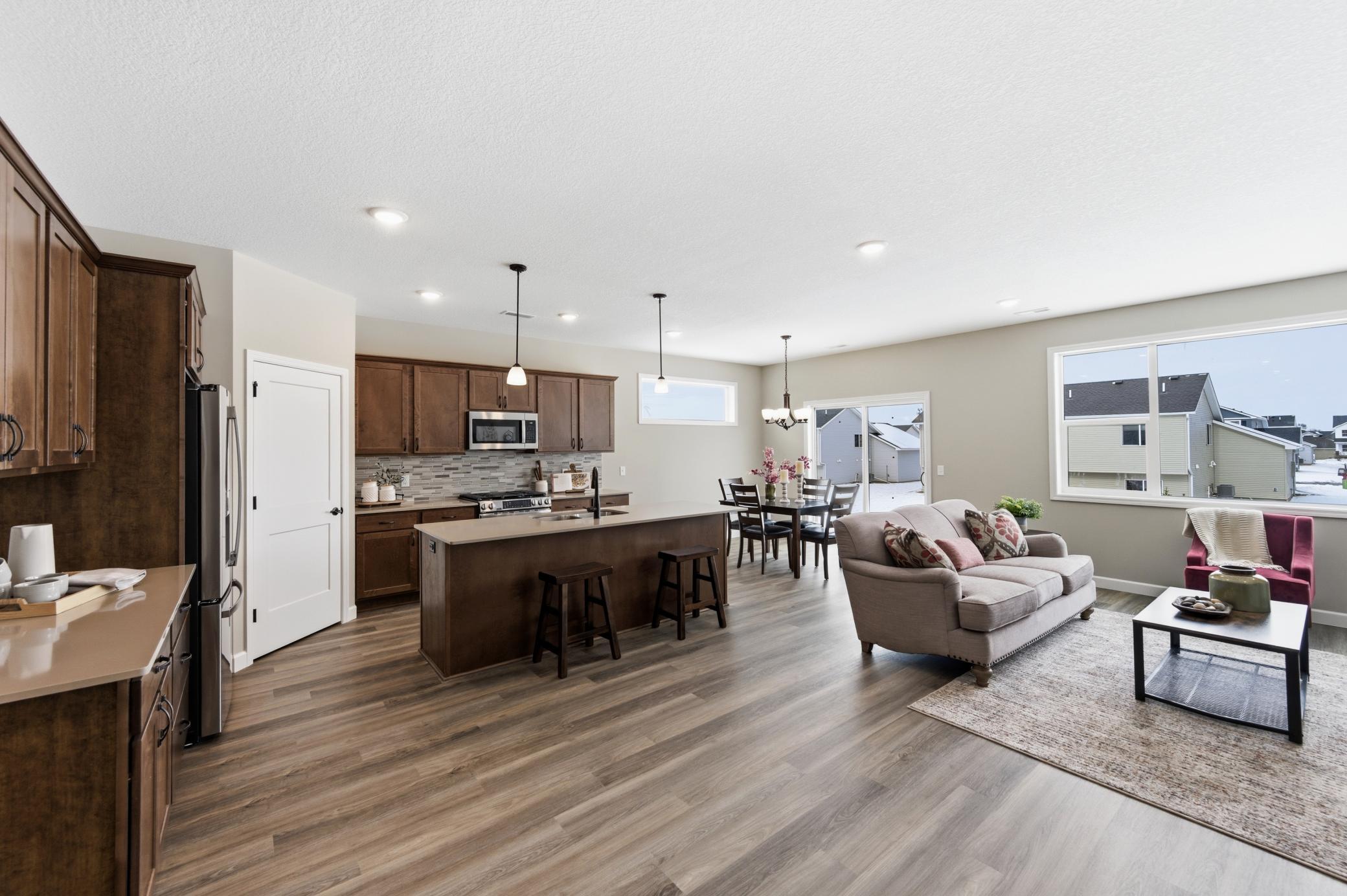 1037 E Meadowsweet Drive Property Photo 3