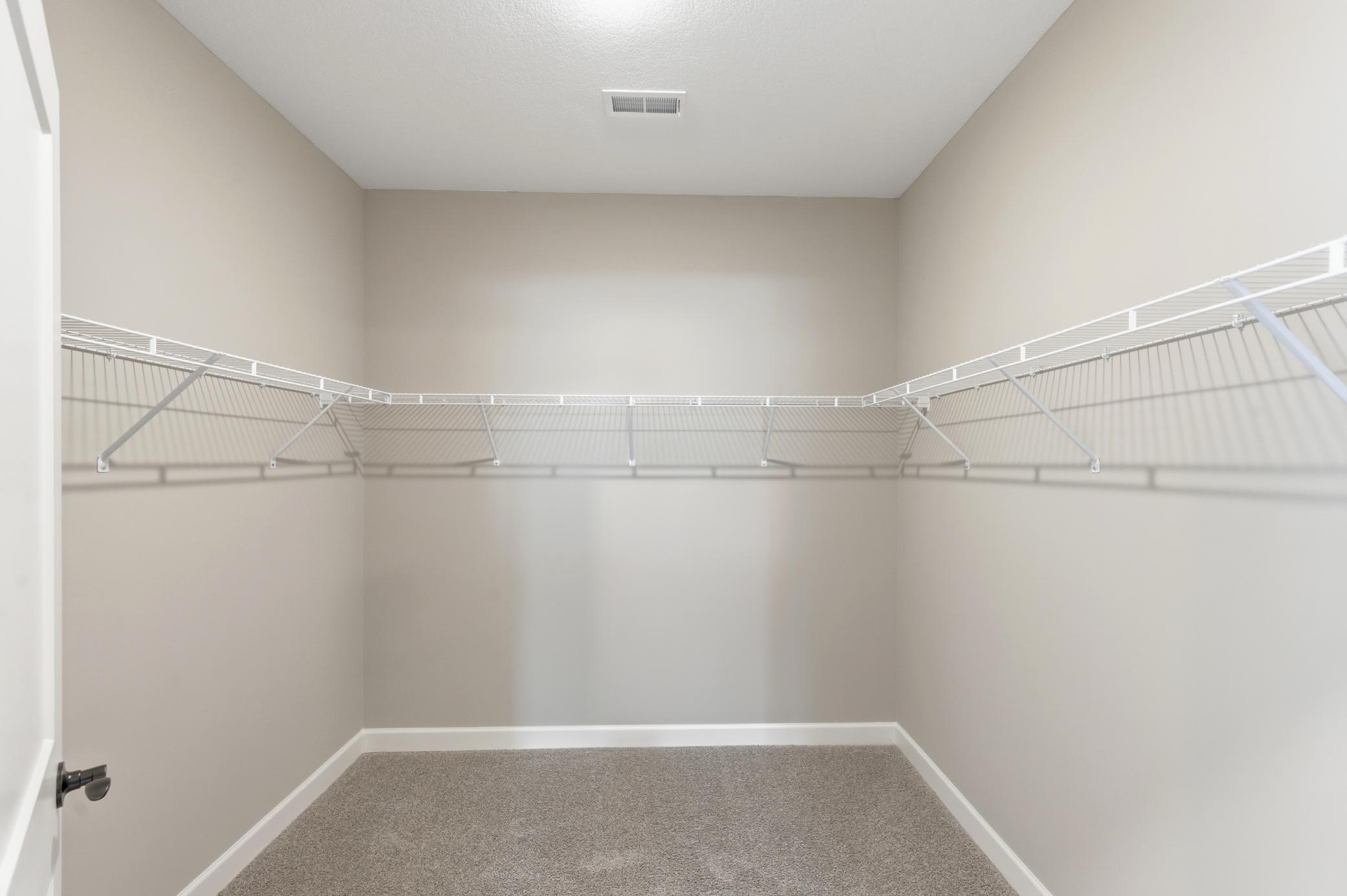 1037 E Meadowsweet Drive Property Photo 11