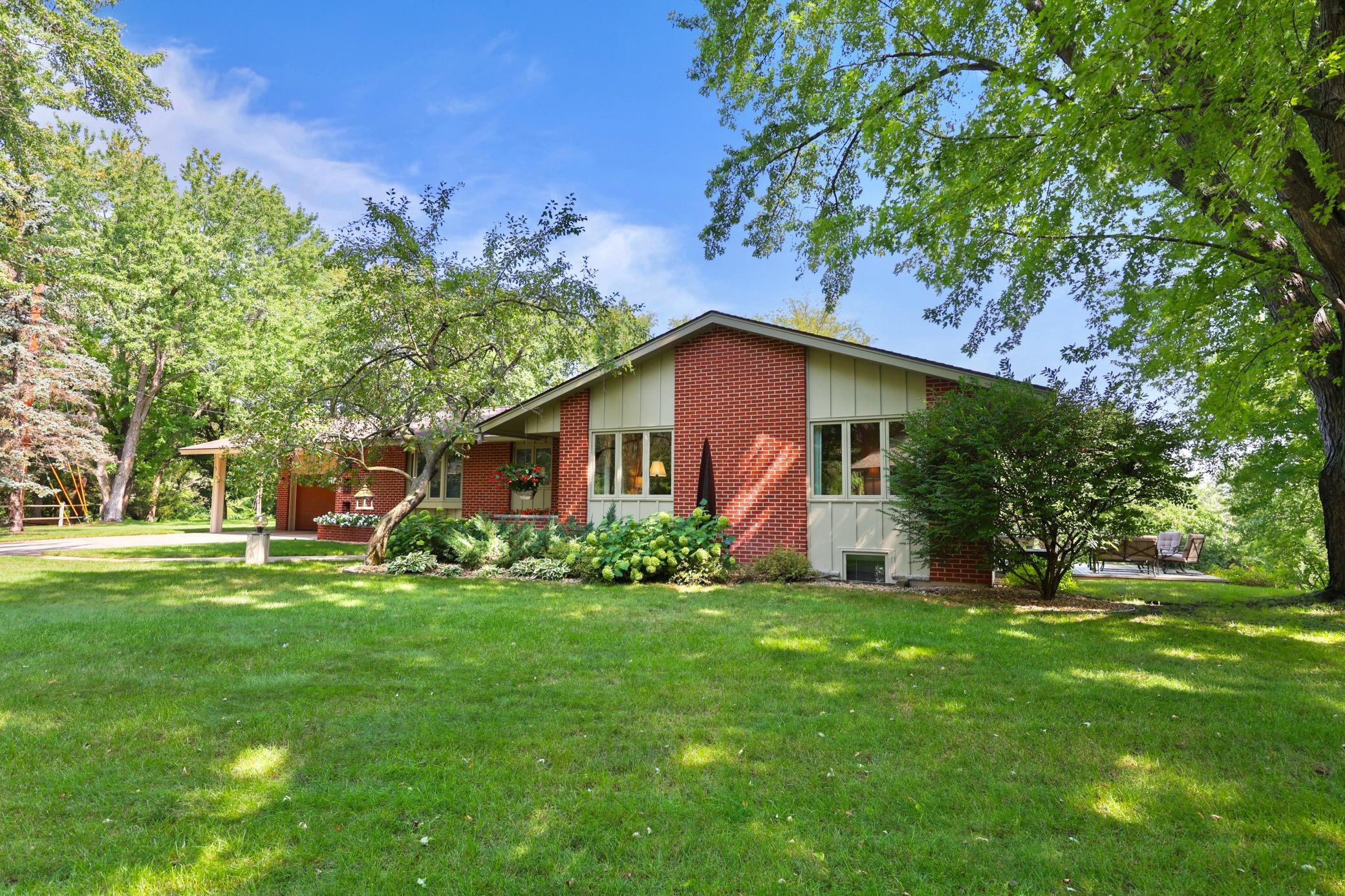 2502 Island View Drive Property Photo 3