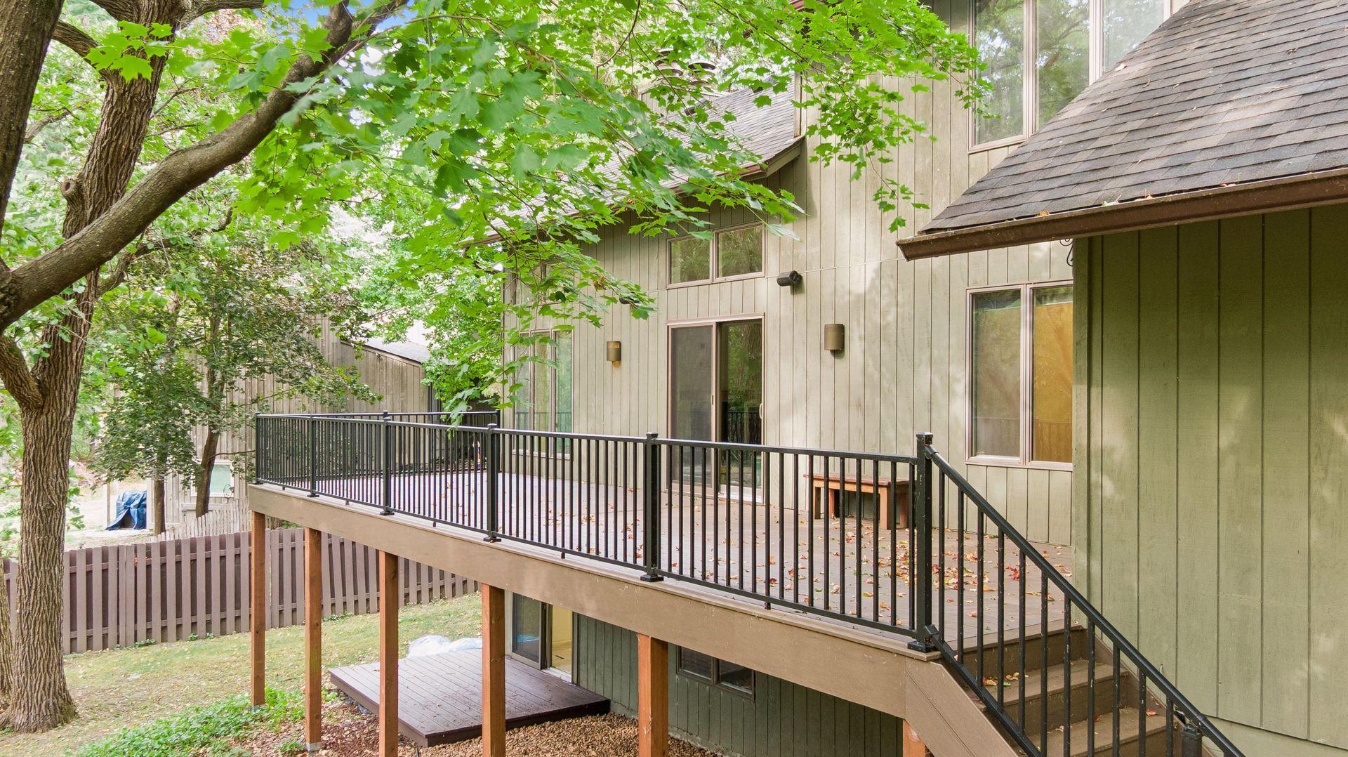3921 Woodview Court Property Photo 4