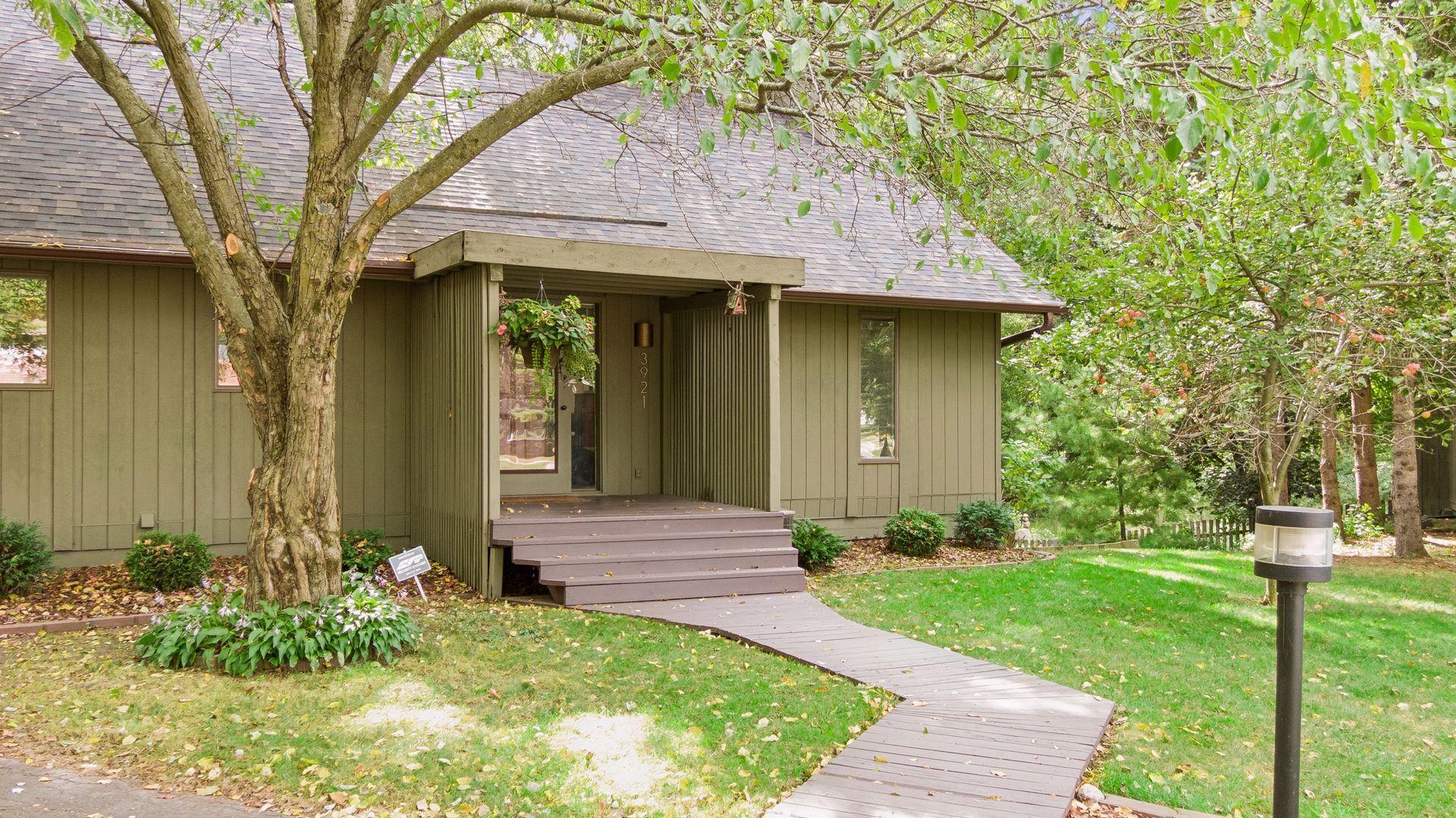 3921 Woodview Court Property Photo 18