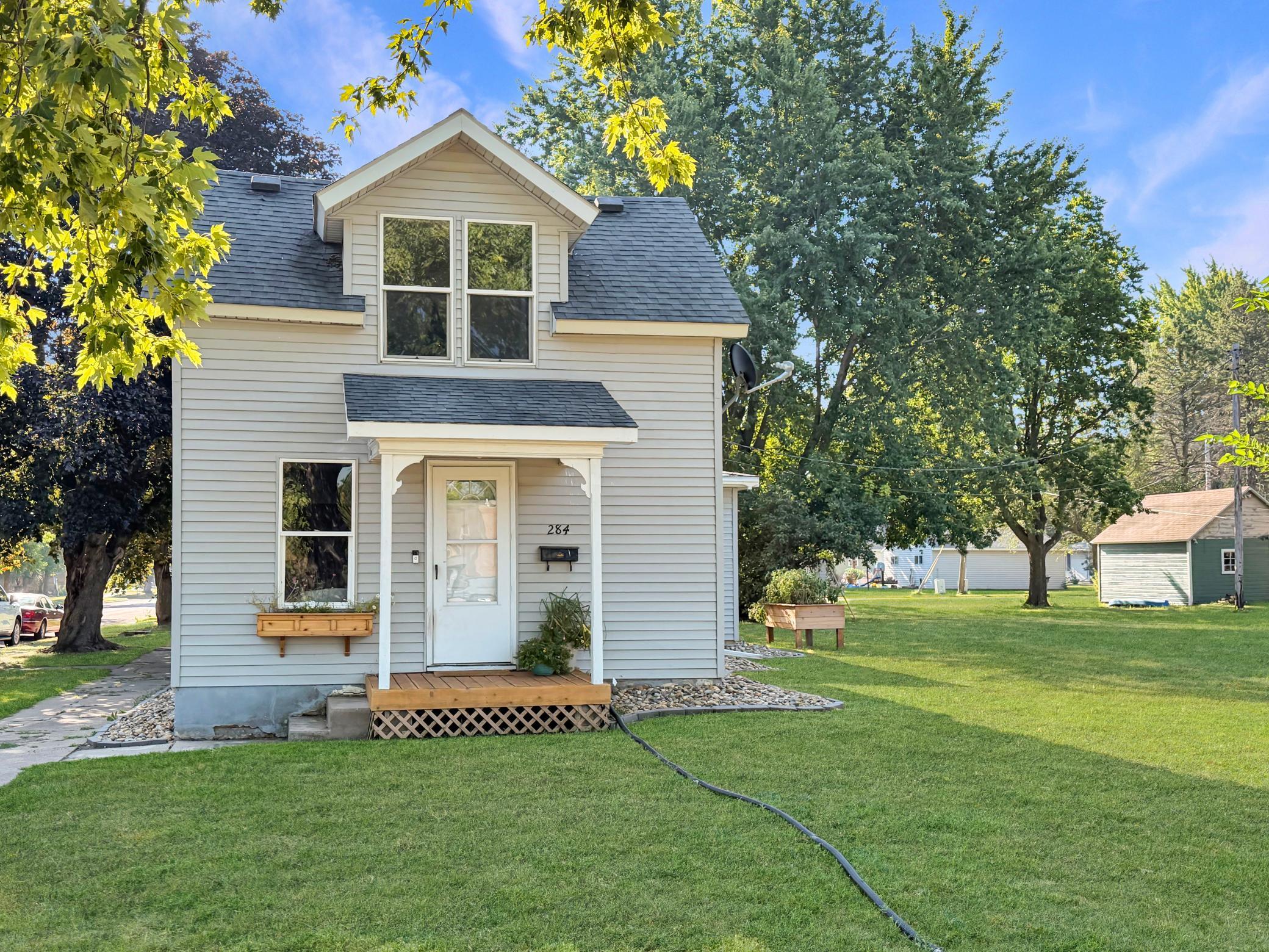 284 2nd Street Property Photo 2