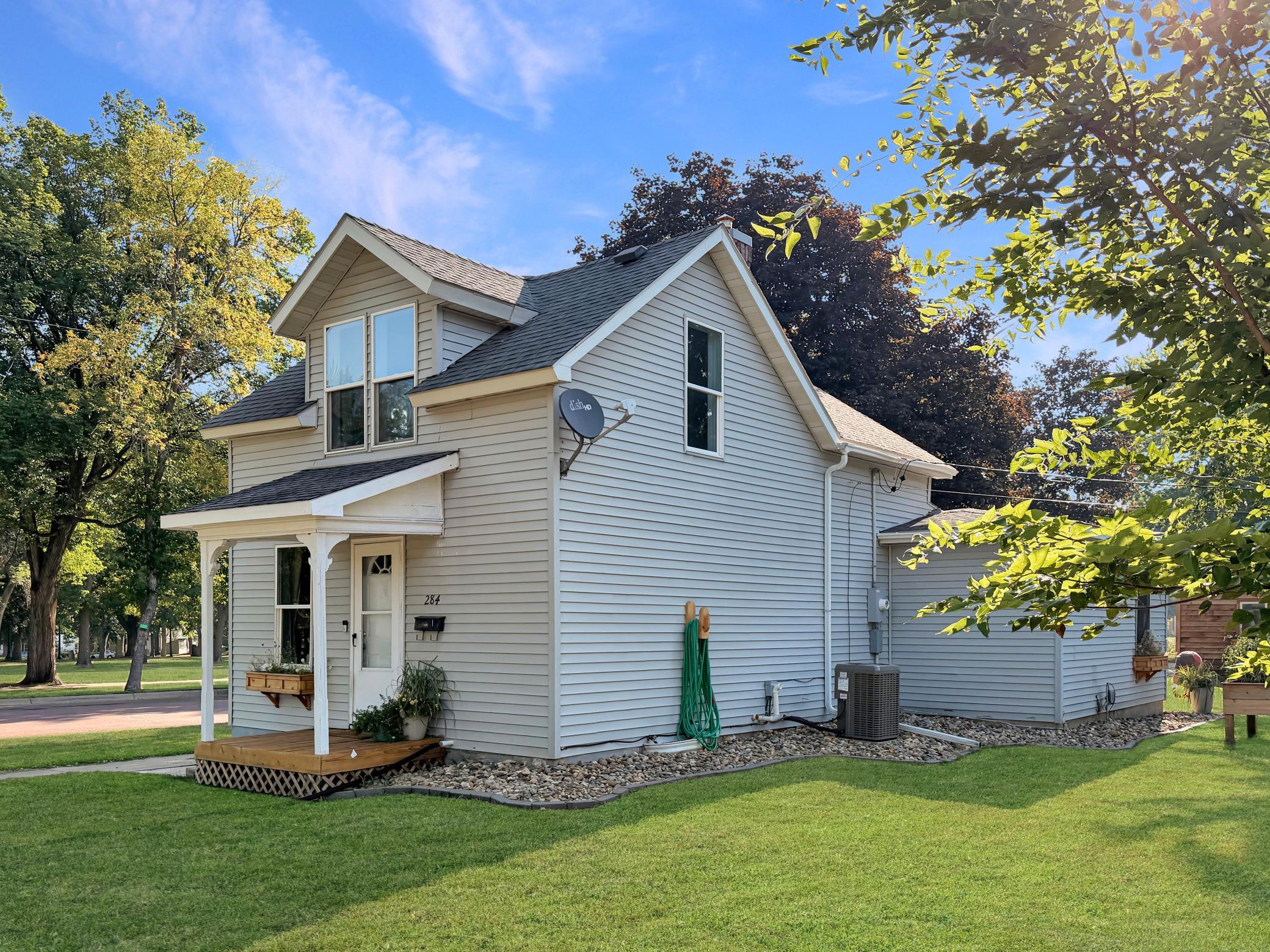 284 2nd Street Property Photo 4