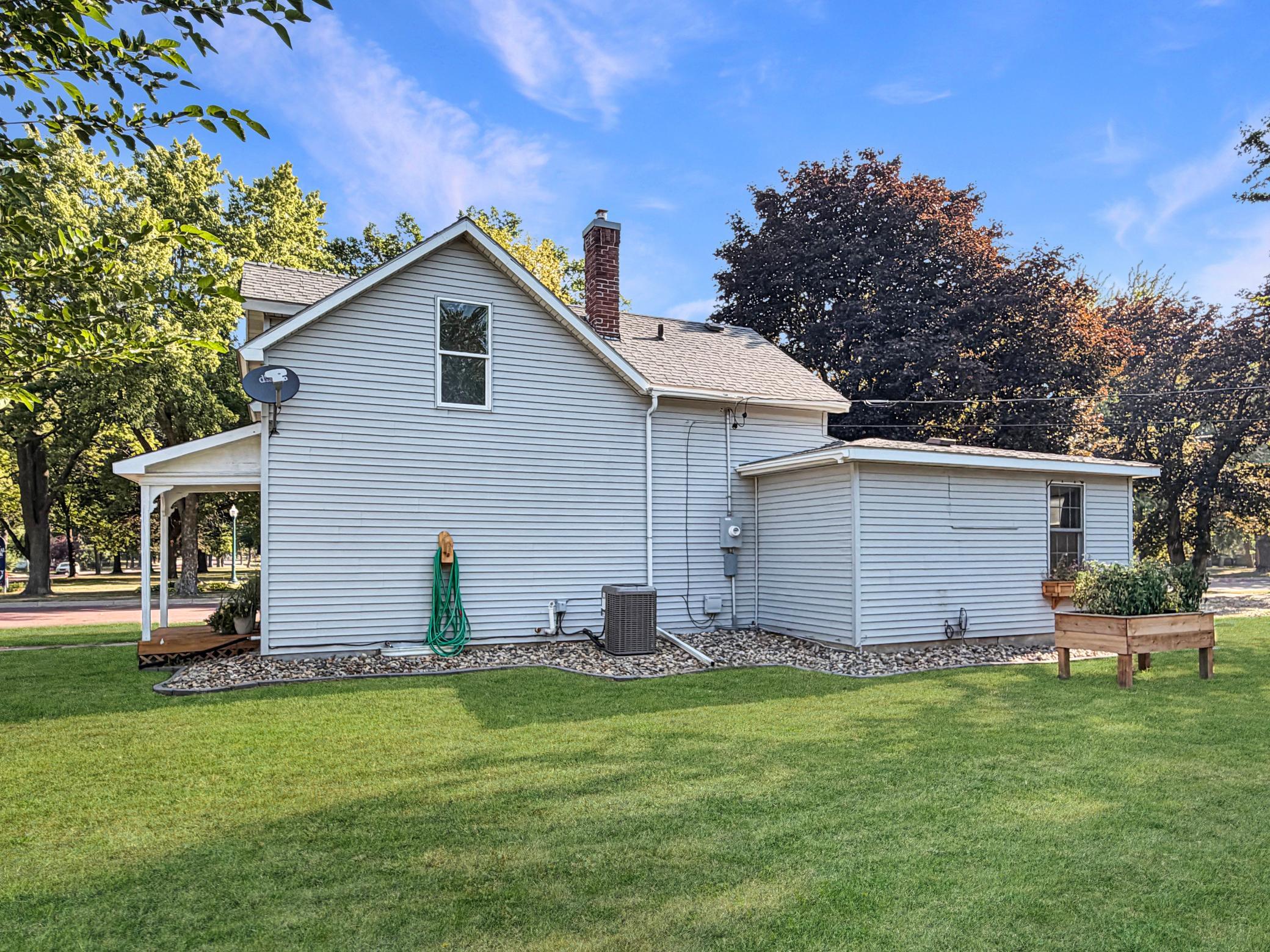 284 2nd Street Property Photo 5