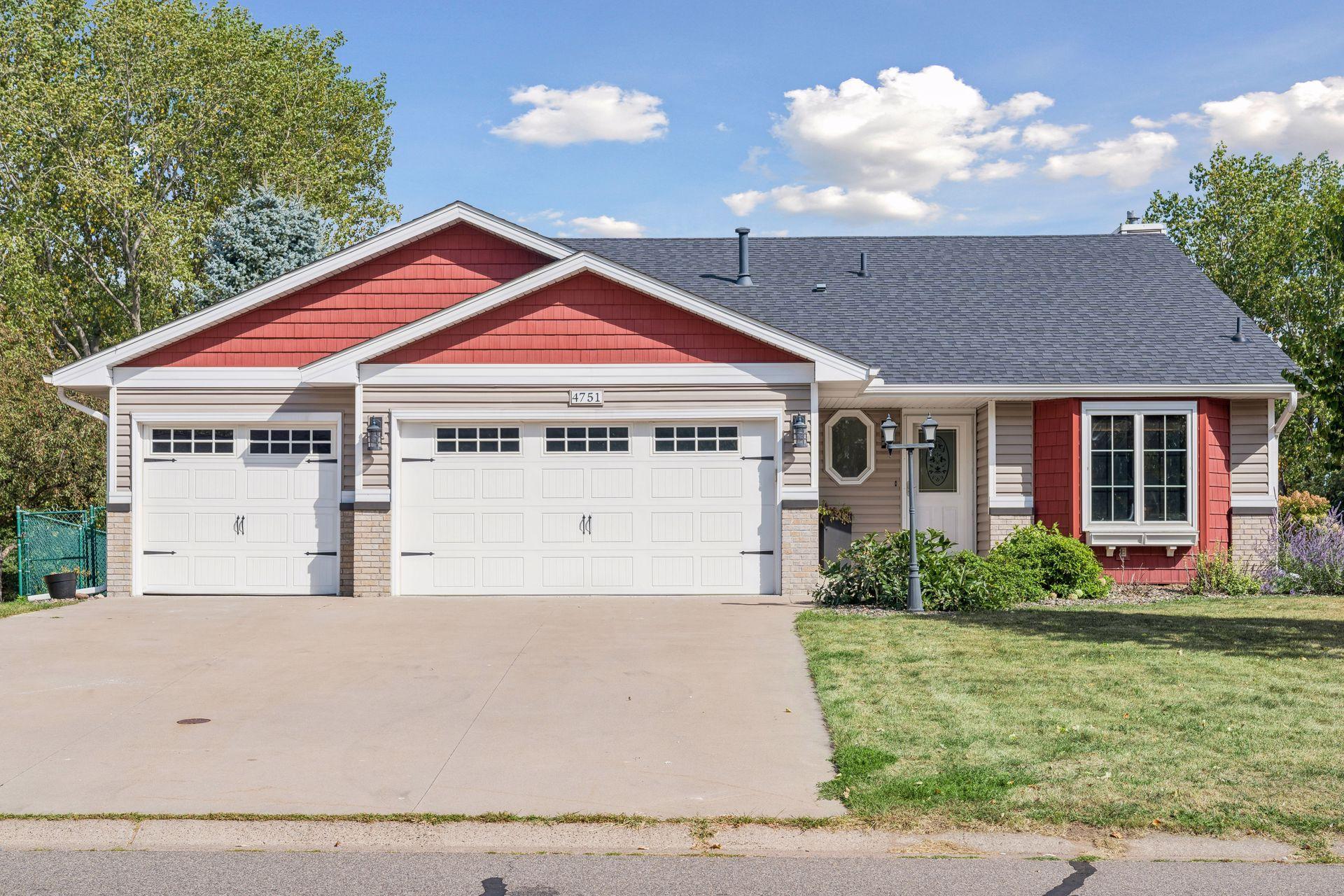 4751 Heather Ridge Road N Property Photo 2