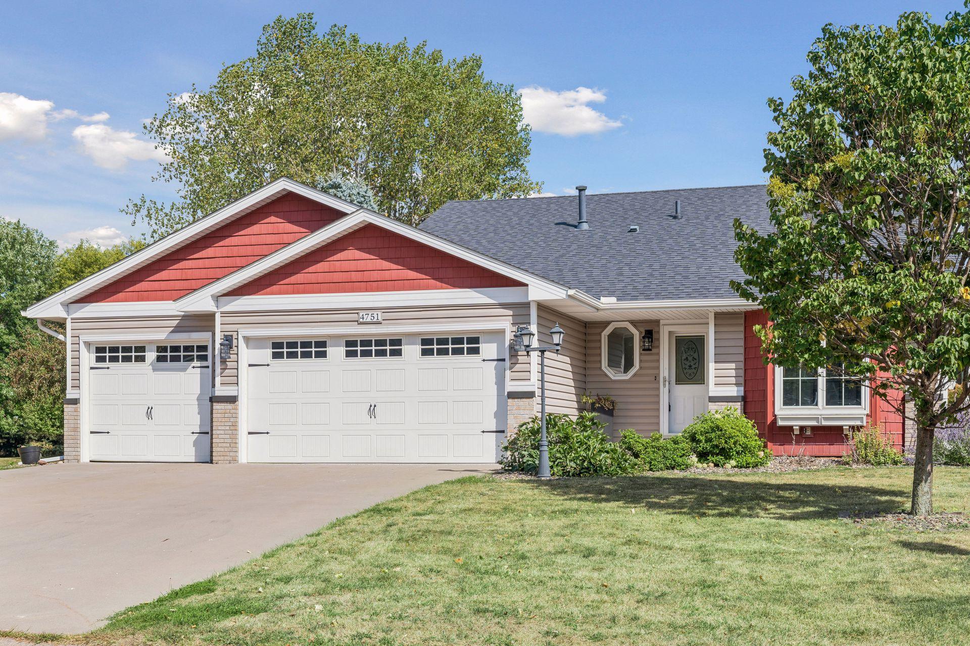 4751 Heather Ridge Road N Property Photo 3