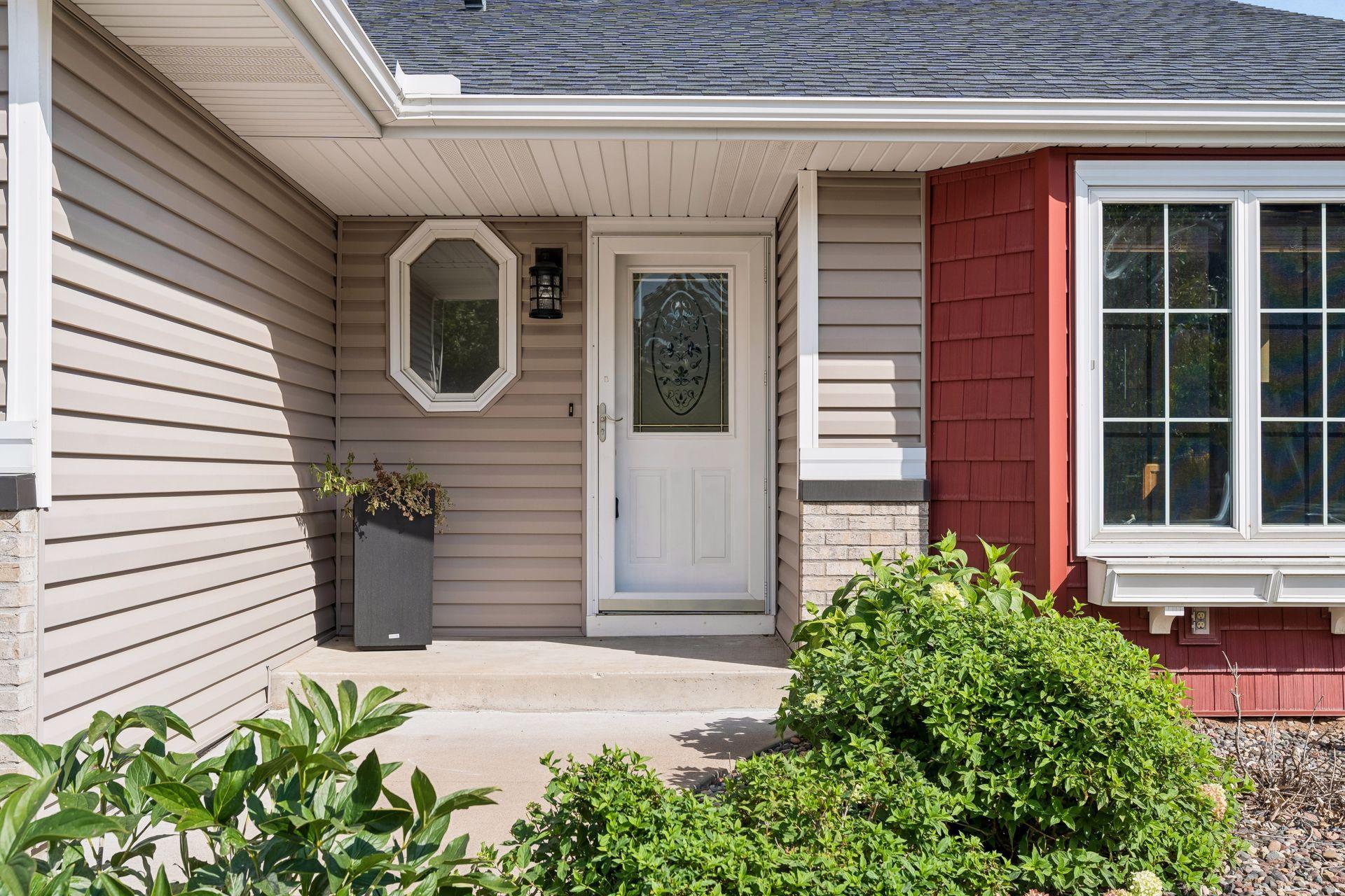 4751 Heather Ridge Road N Property Photo 4
