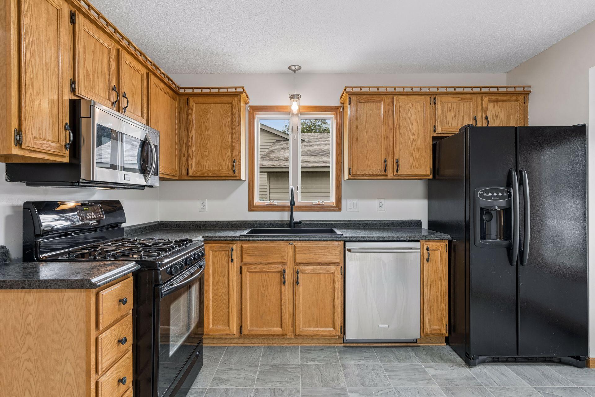 4751 Heather Ridge Road N Property Photo 8