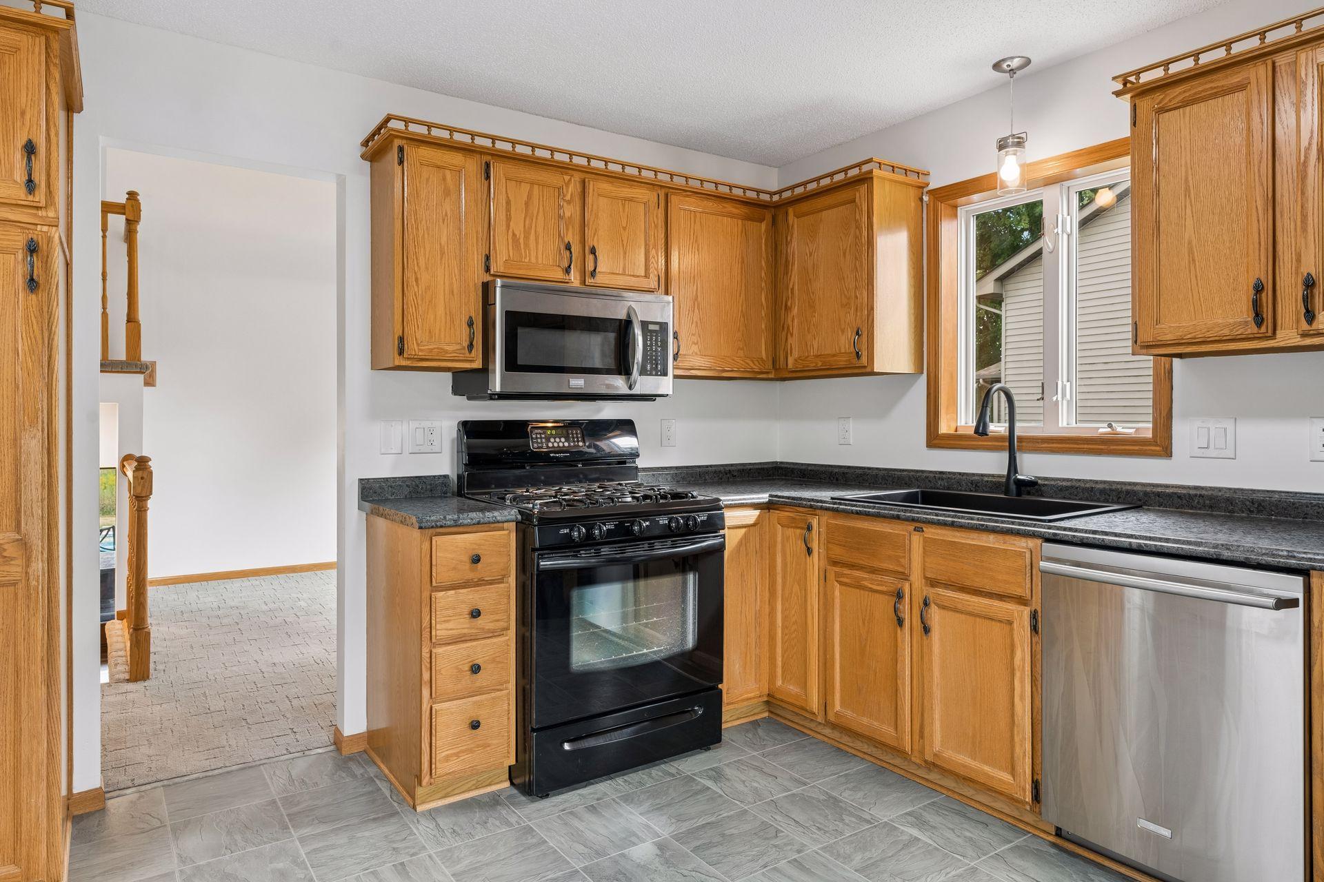 4751 Heather Ridge Road N Property Photo 10
