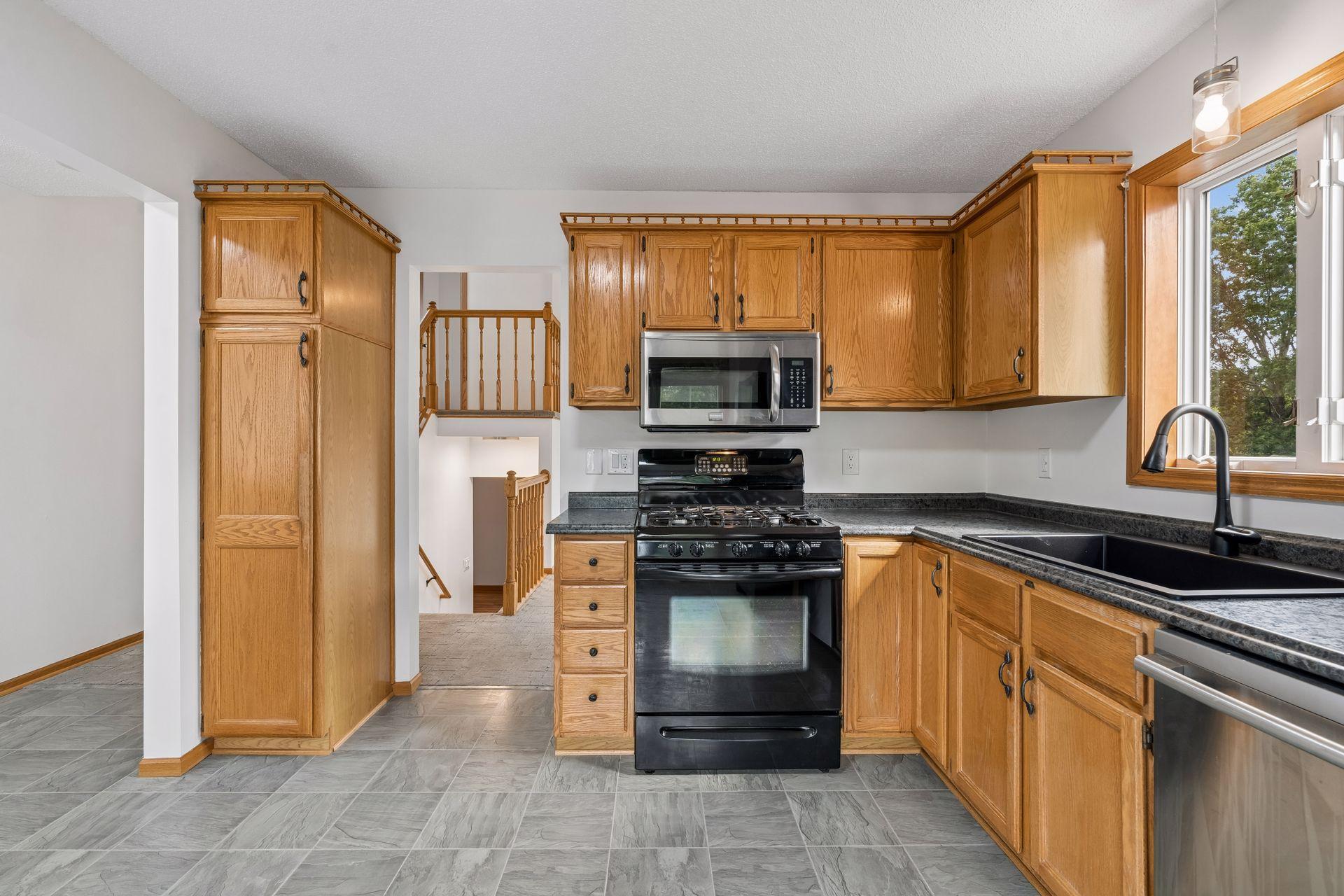 4751 Heather Ridge Road N Property Photo 12