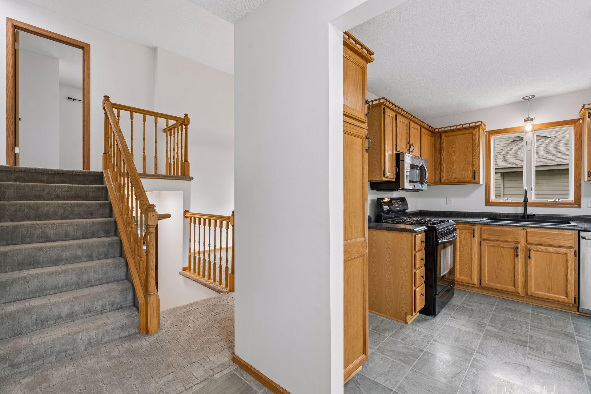 4751 Heather Ridge Road N Property Photo 13