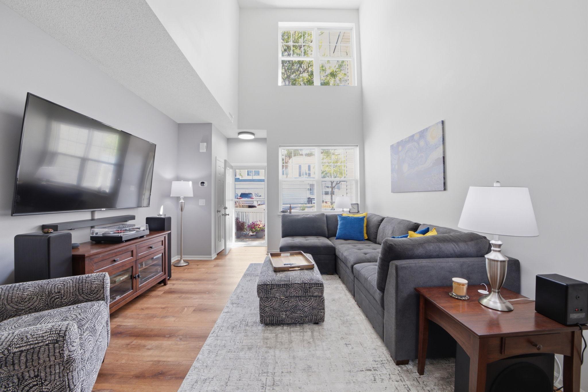 1574 Liberty Circle Property Photo 8