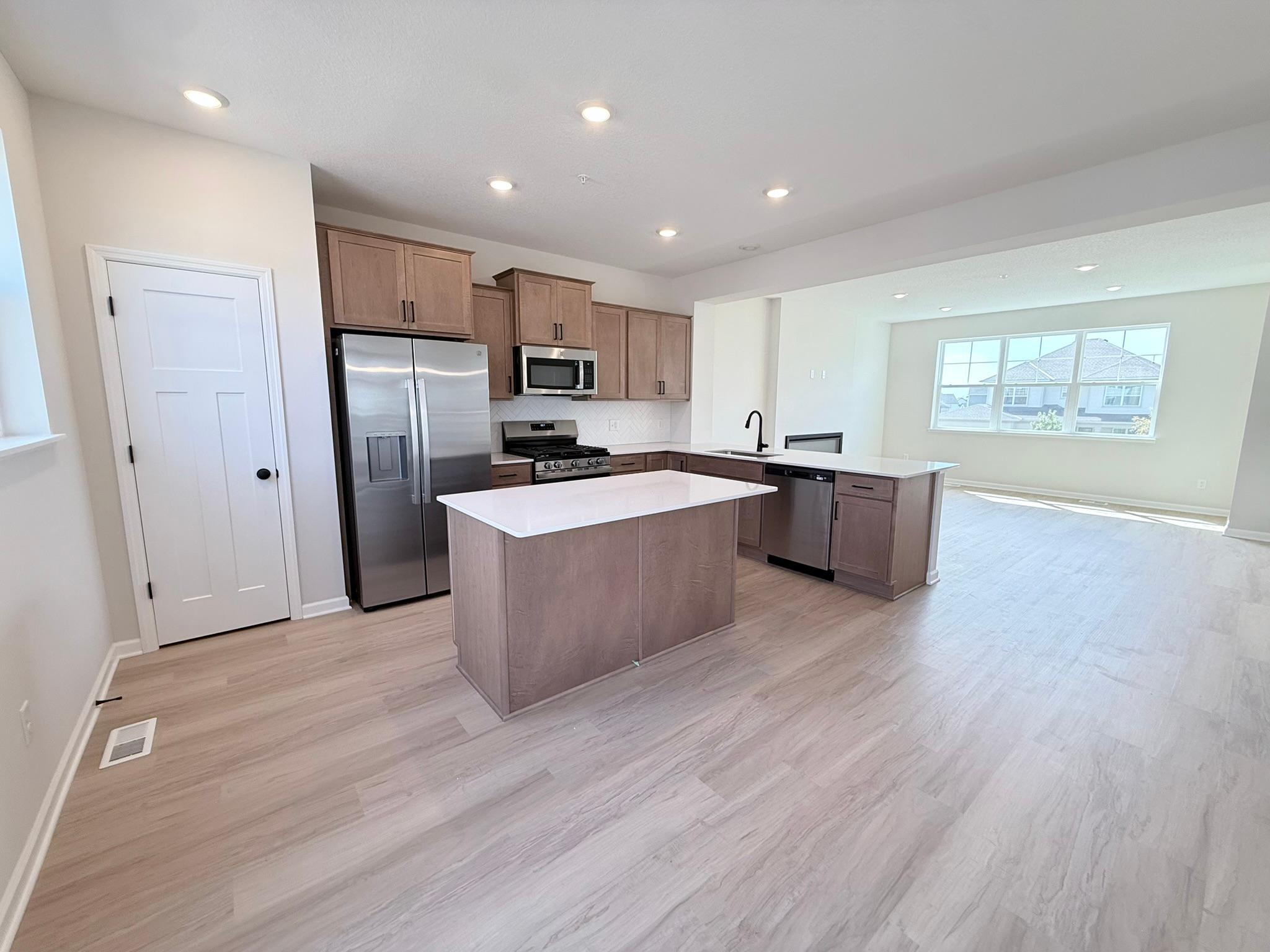 2730 Kepler Avenue Ne Property Photo 2